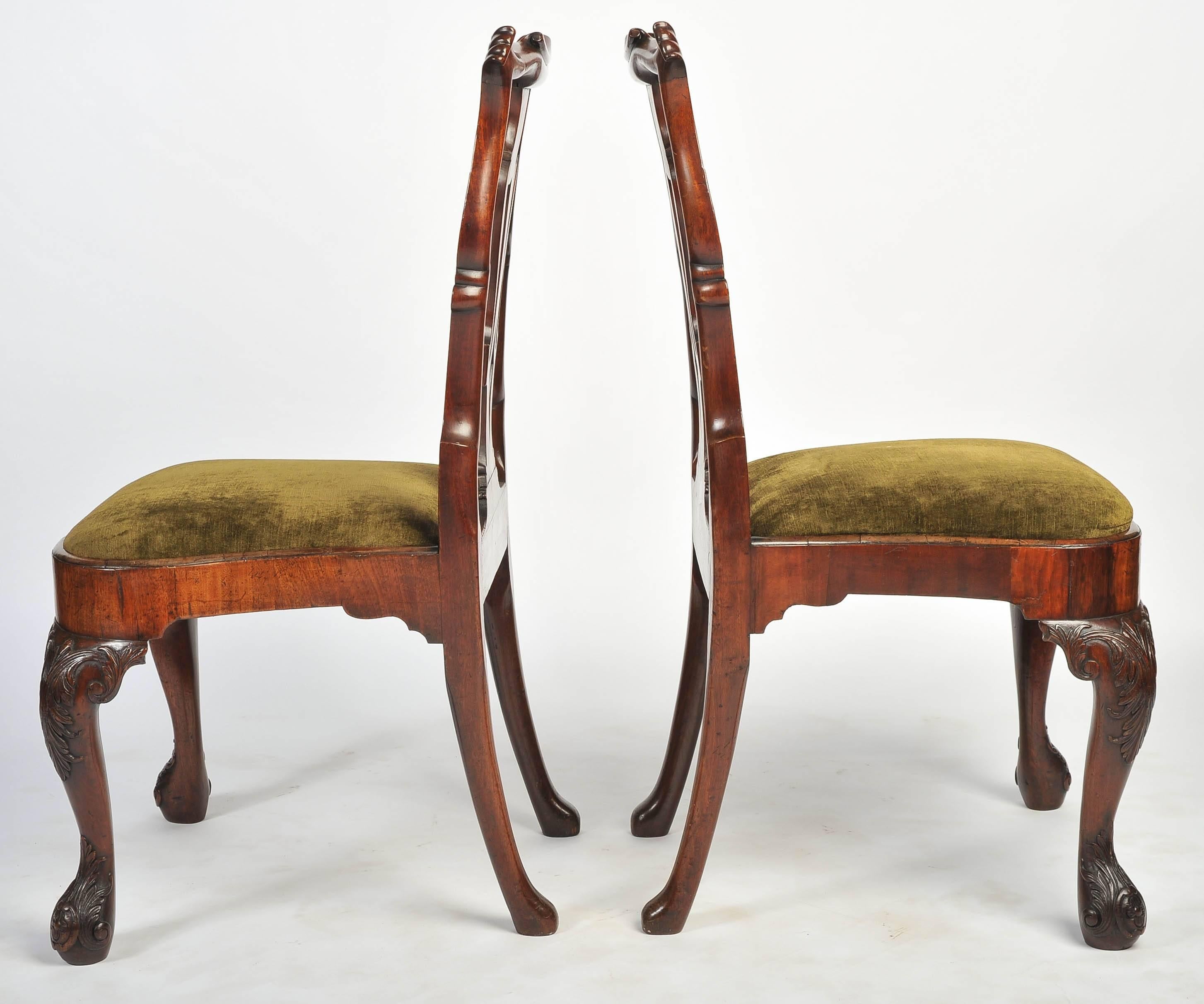 A very impressive set of six George I period red walnut dining chairs, being of generously proportions, classically carved back splats, drop in seats and raised on carved cabriole legs.