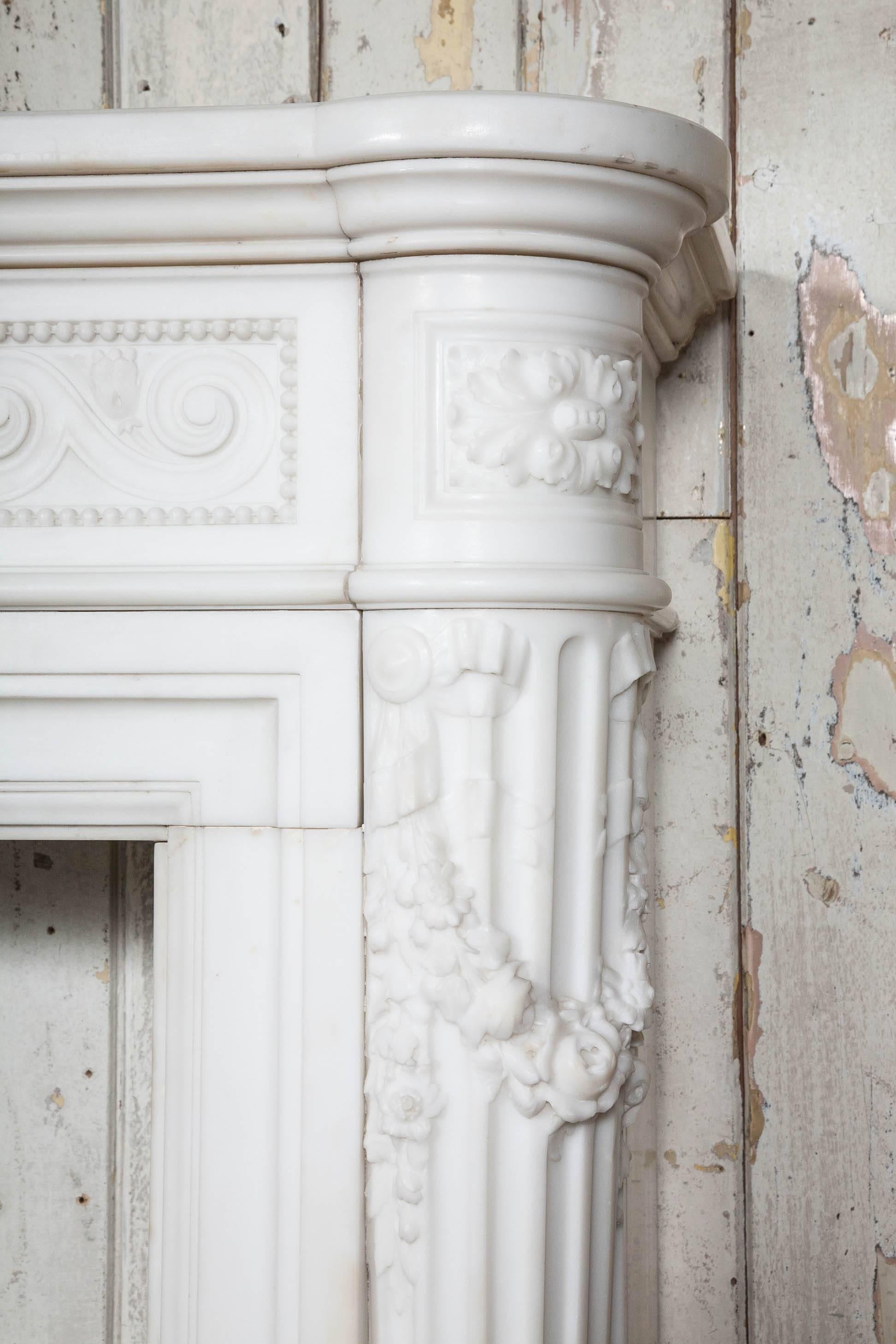 Pair of Antique Louis XVI Statuary Marble Fireplace Surrounds In Excellent Condition For Sale In London, GB