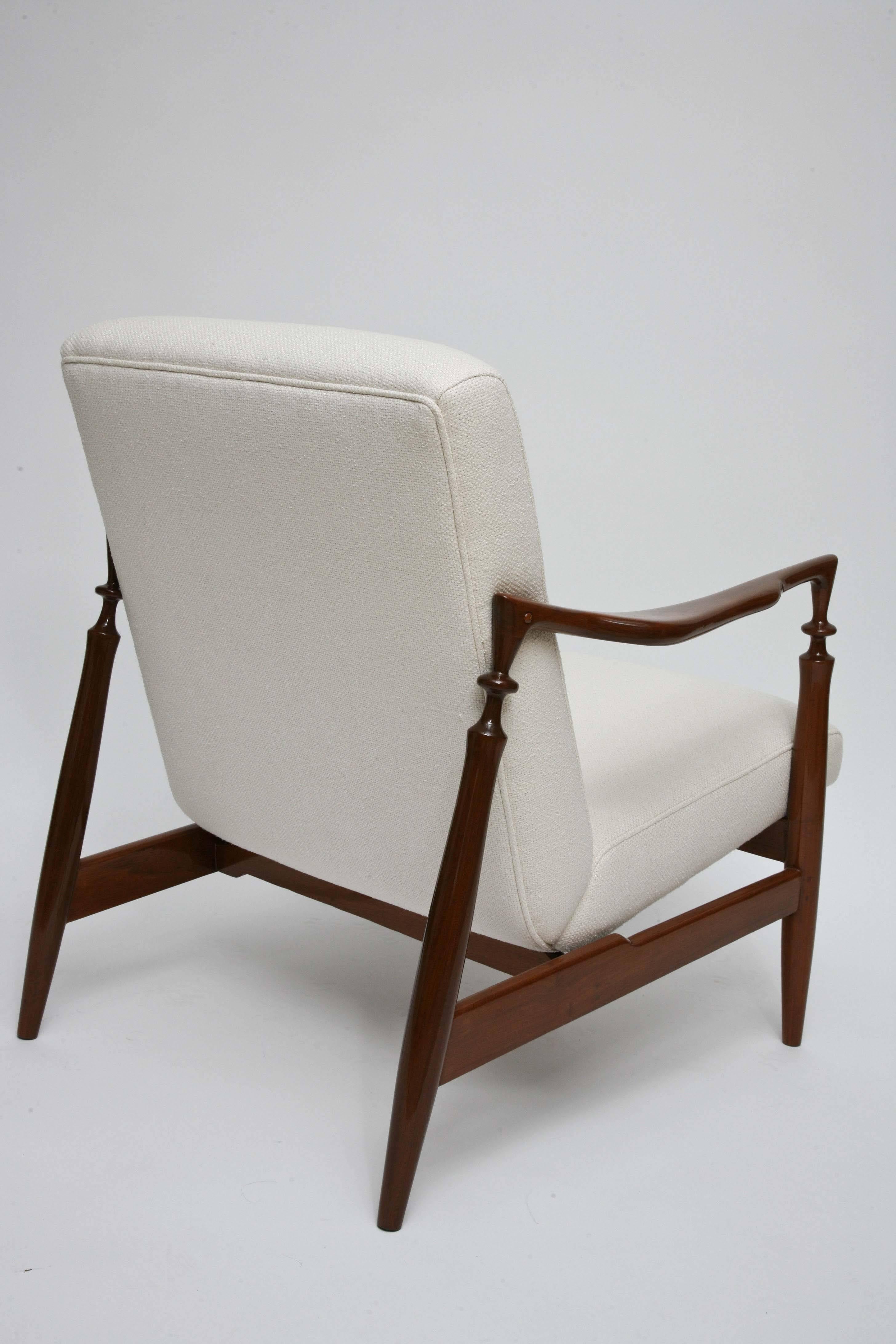 Pair of 1960s Italian Walnut and Silk Lounge Chairs In Excellent Condition In North Miami, FL