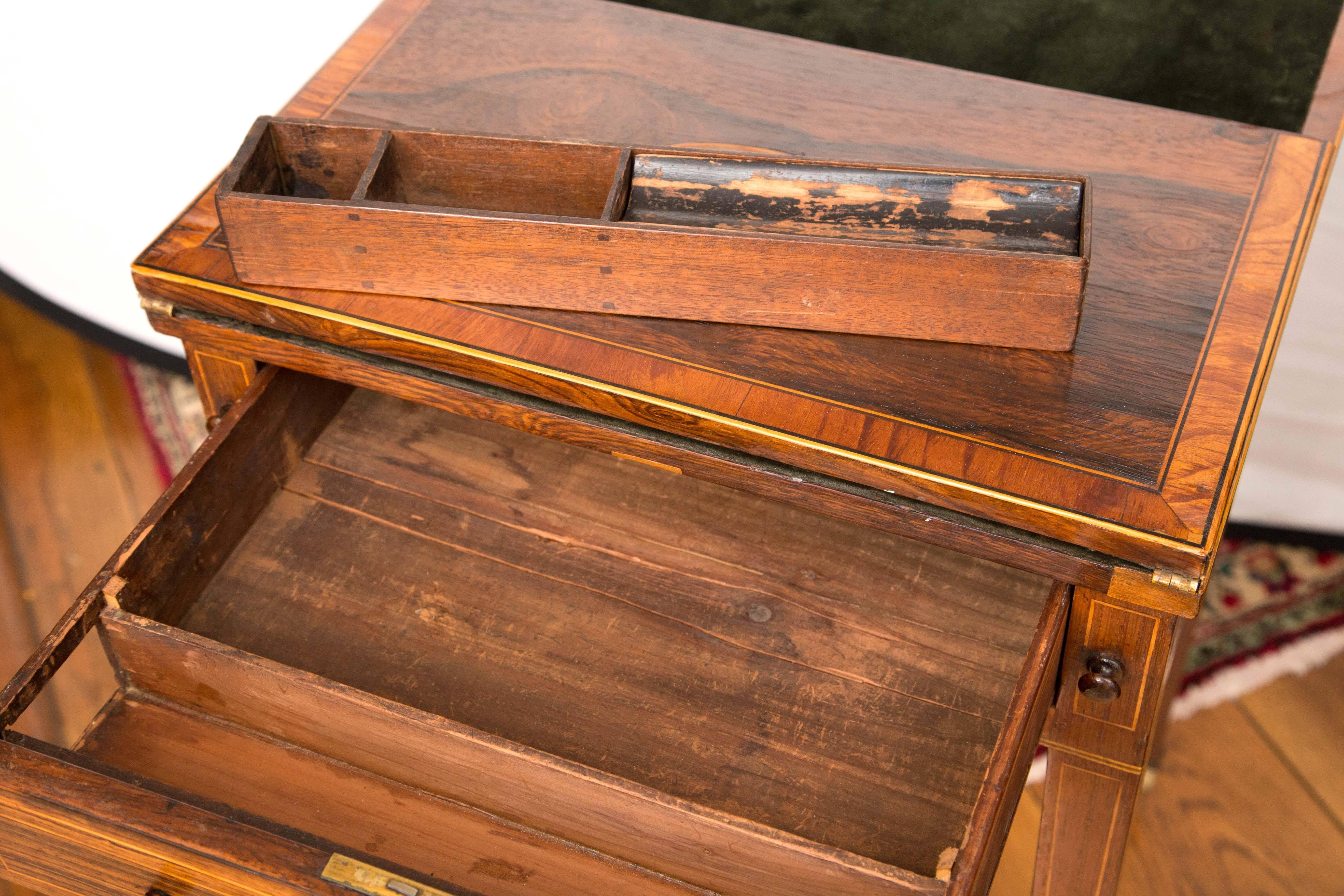 George III Mahogany and Satinwood Work Table In Excellent Condition For Sale In Woodbury, CT