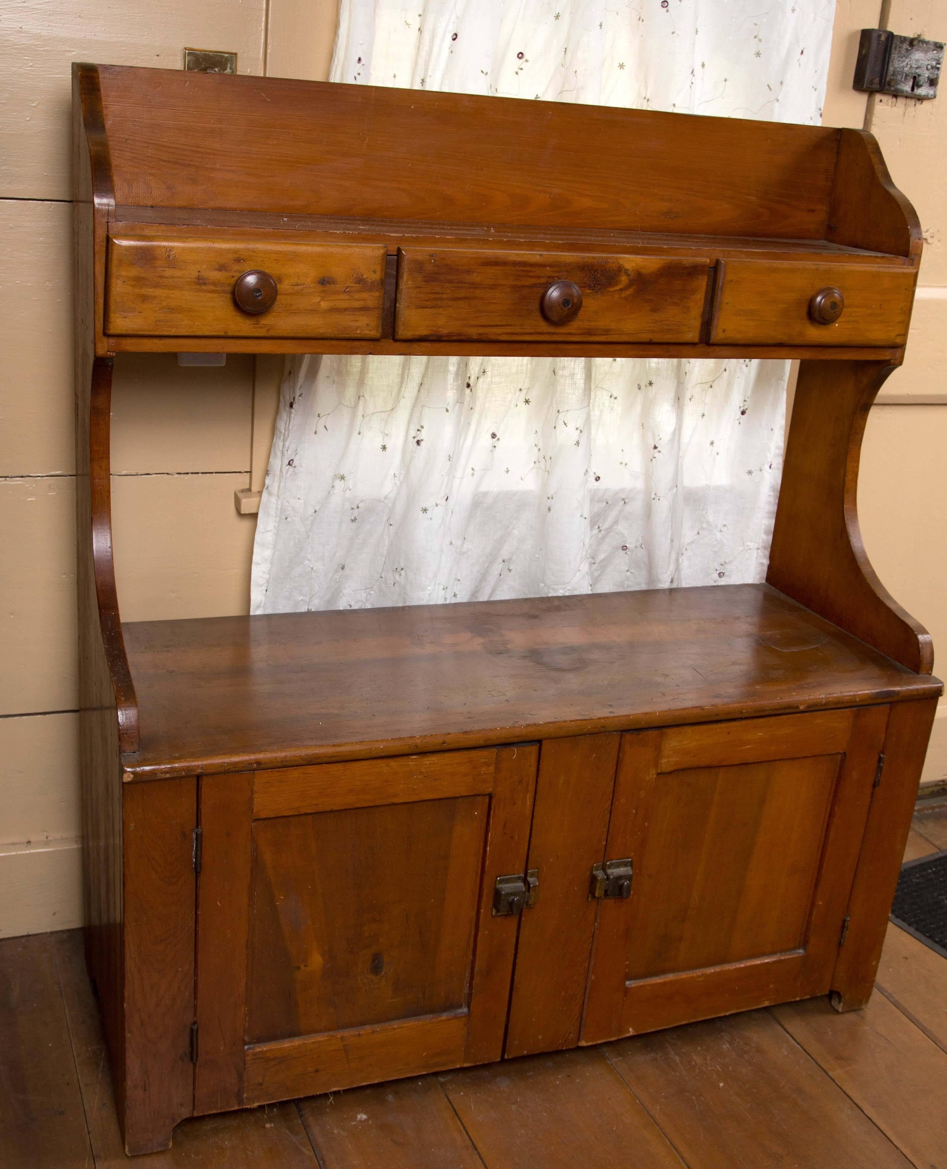 American 19th Century Pennsylvania Pine Bucket Bench