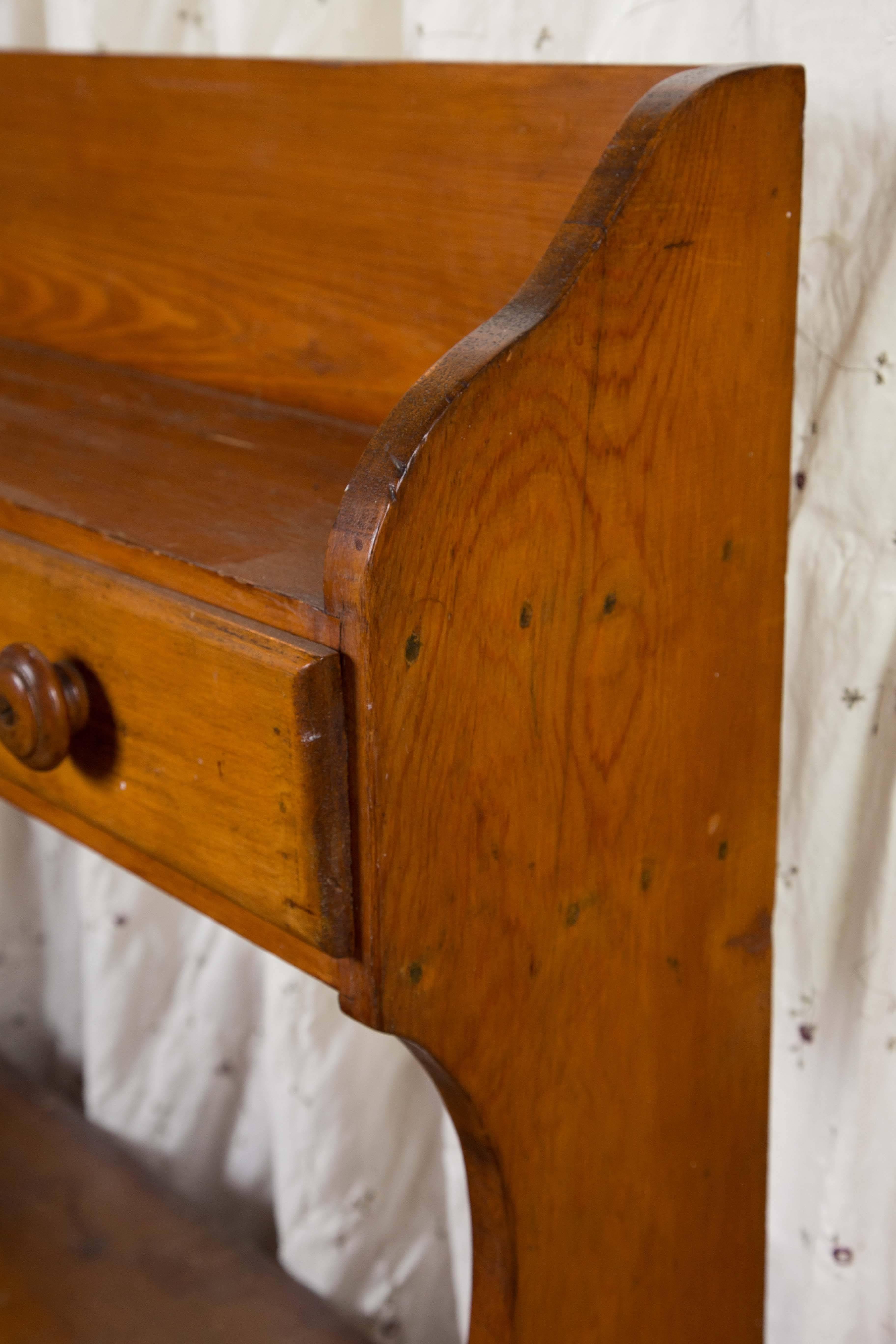 Mid-19th Century 19th Century Pennsylvania Pine Bucket Bench