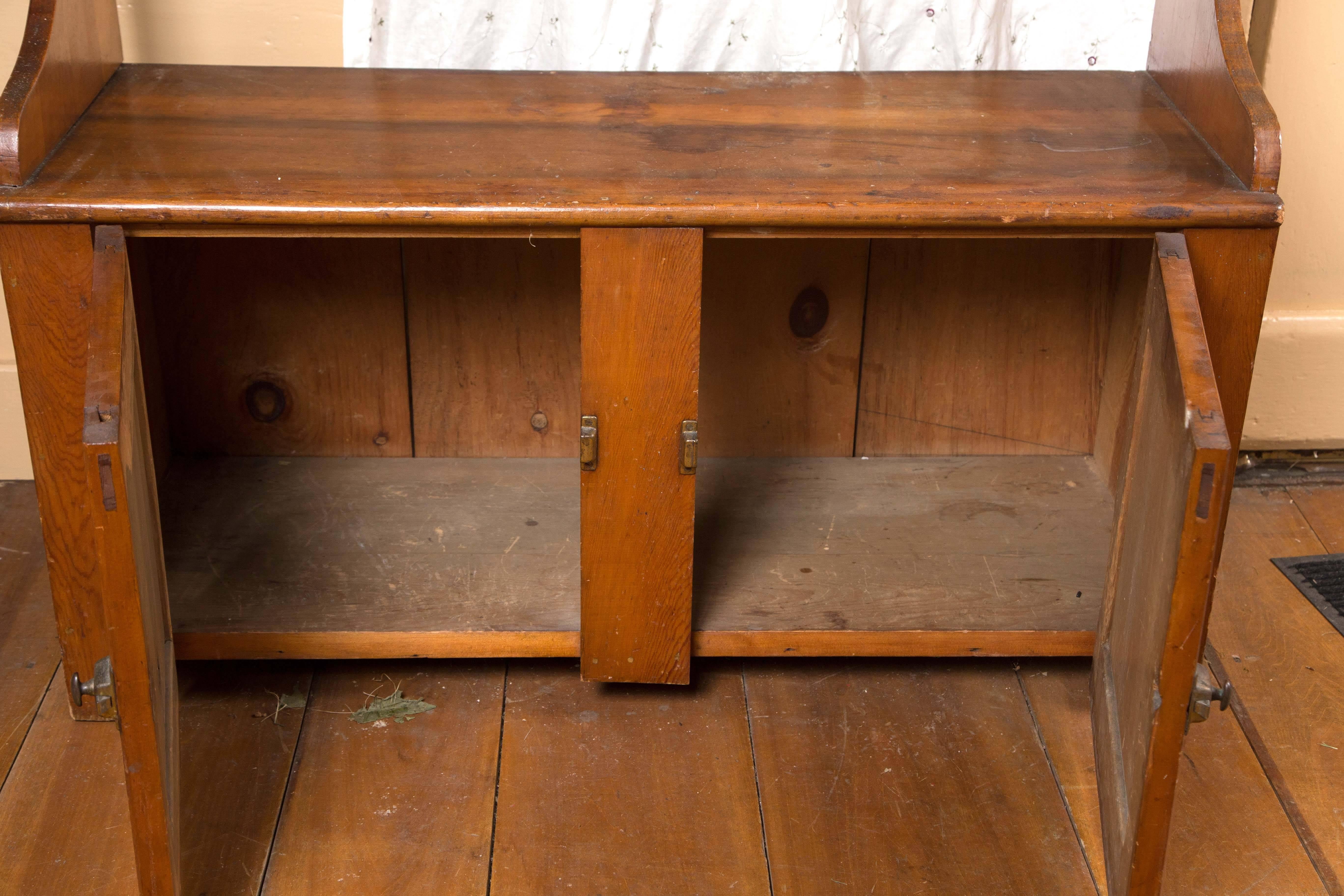 19th Century Pennsylvania Pine Bucket Bench 3