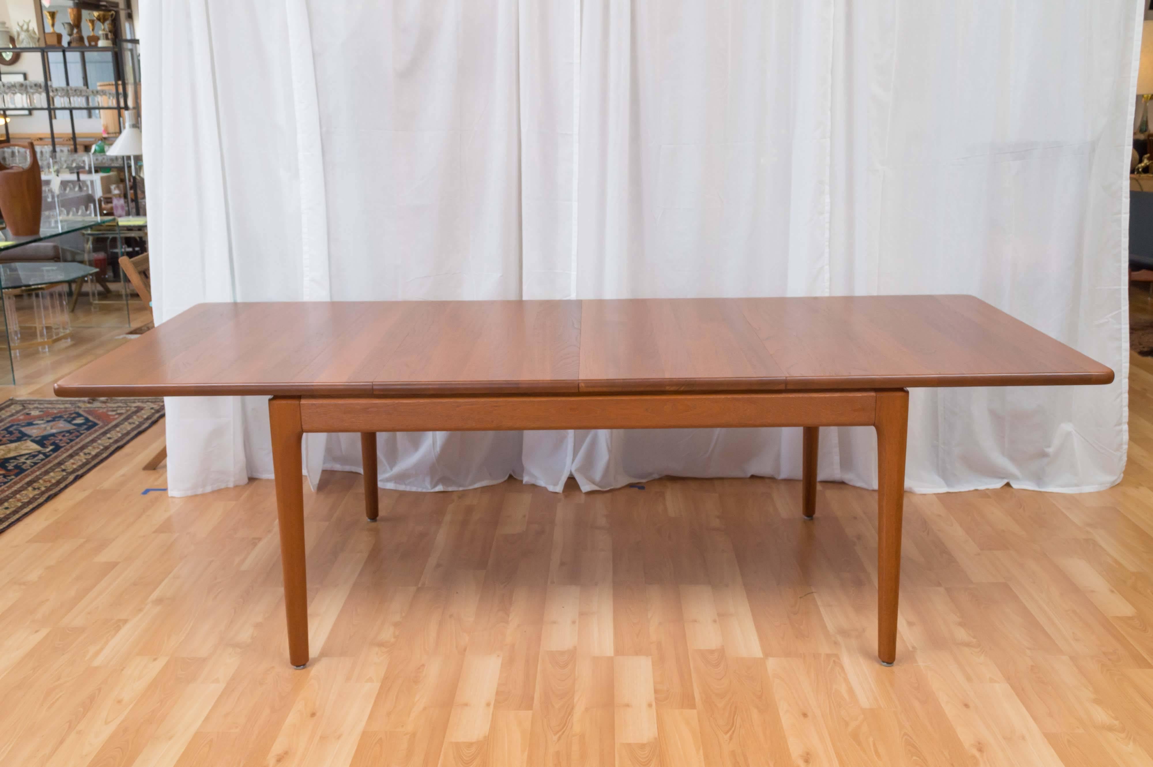 glostrup dining table