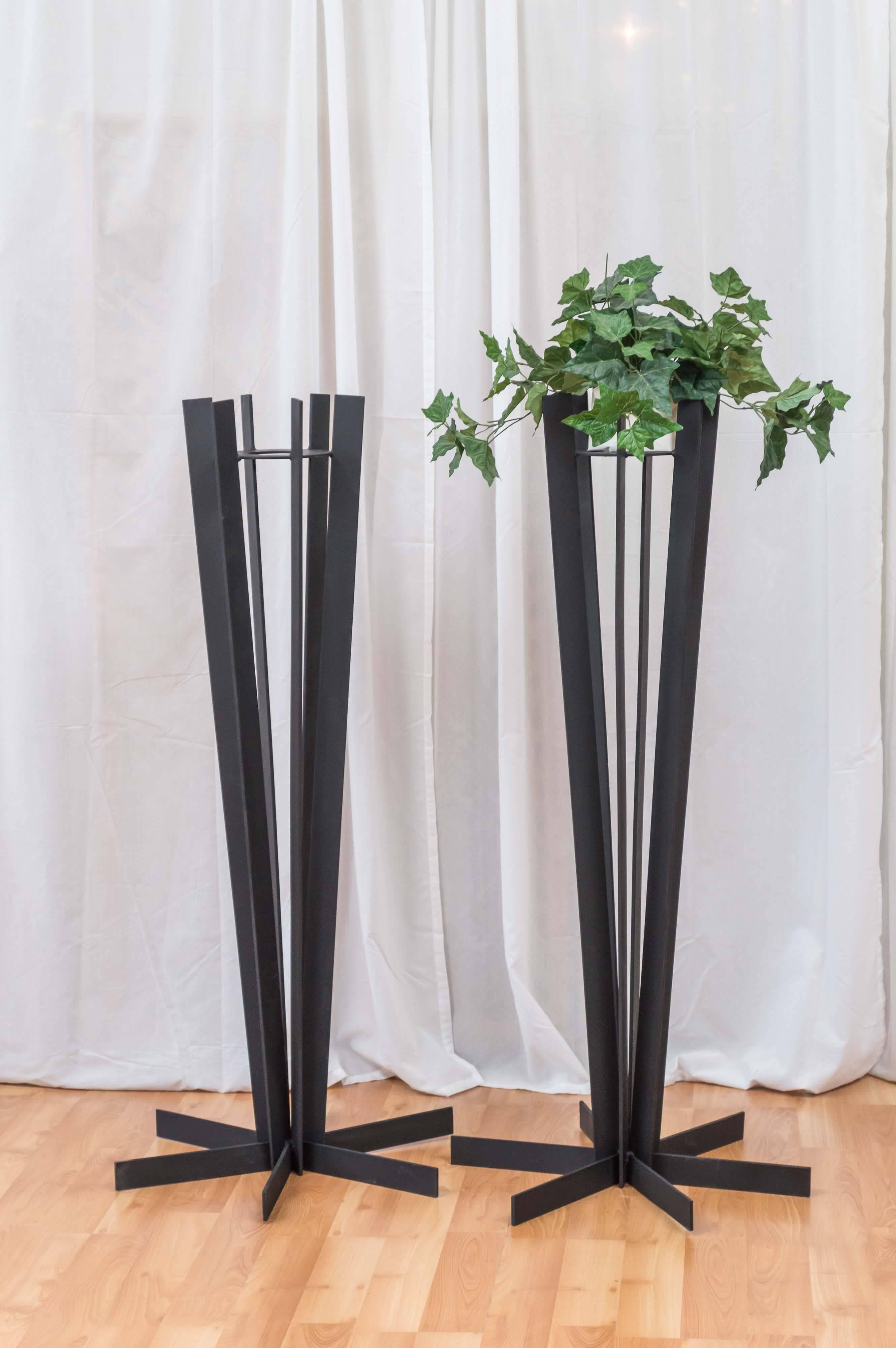 Late 20th Century Pair of Sculptural and Tall Wrought Iron Plant Stands For Sale