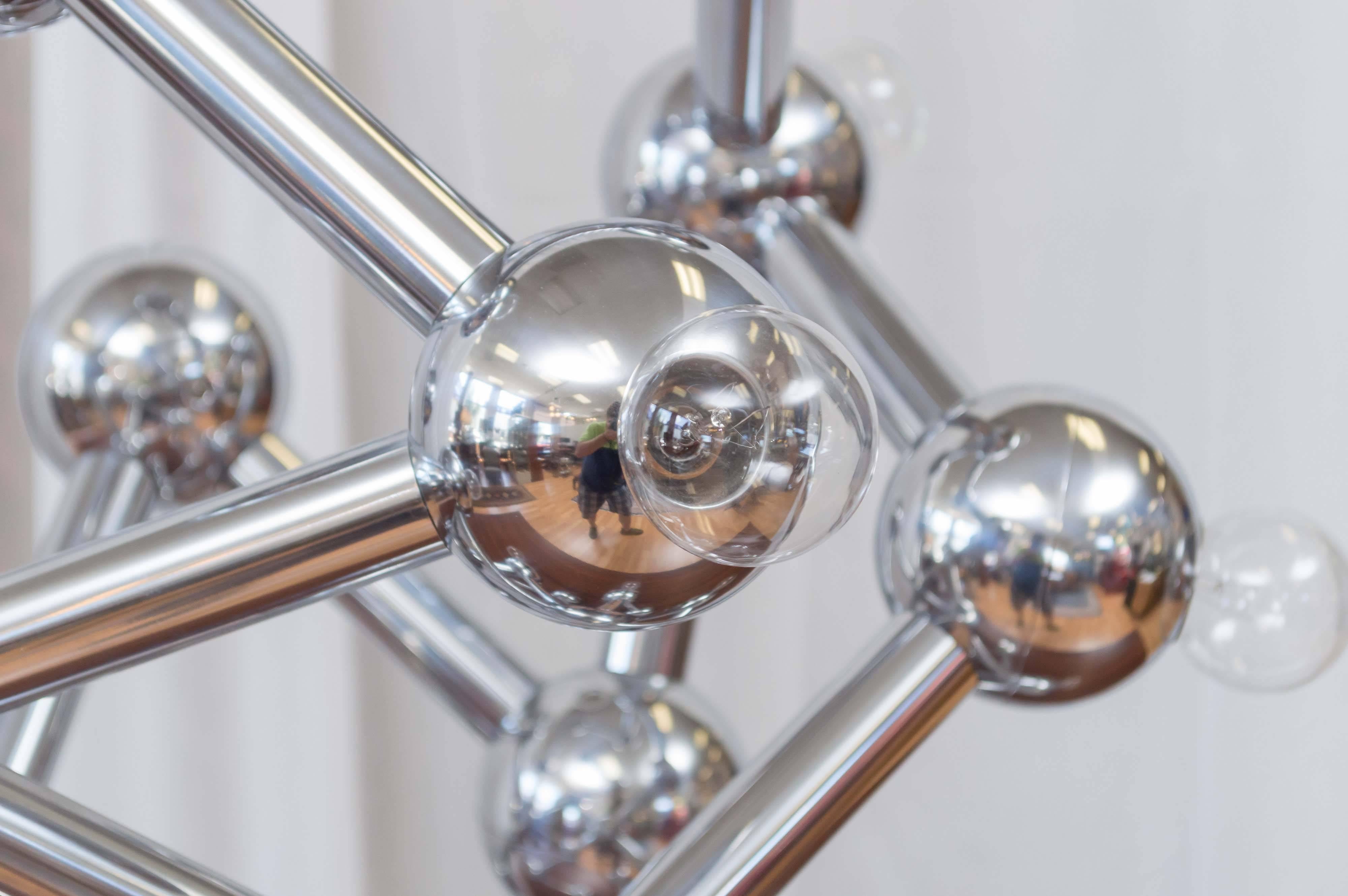 Spectacular Chrome Eighteen-Light Molecule Lamp by Torino In Good Condition For Sale In San Francisco, CA