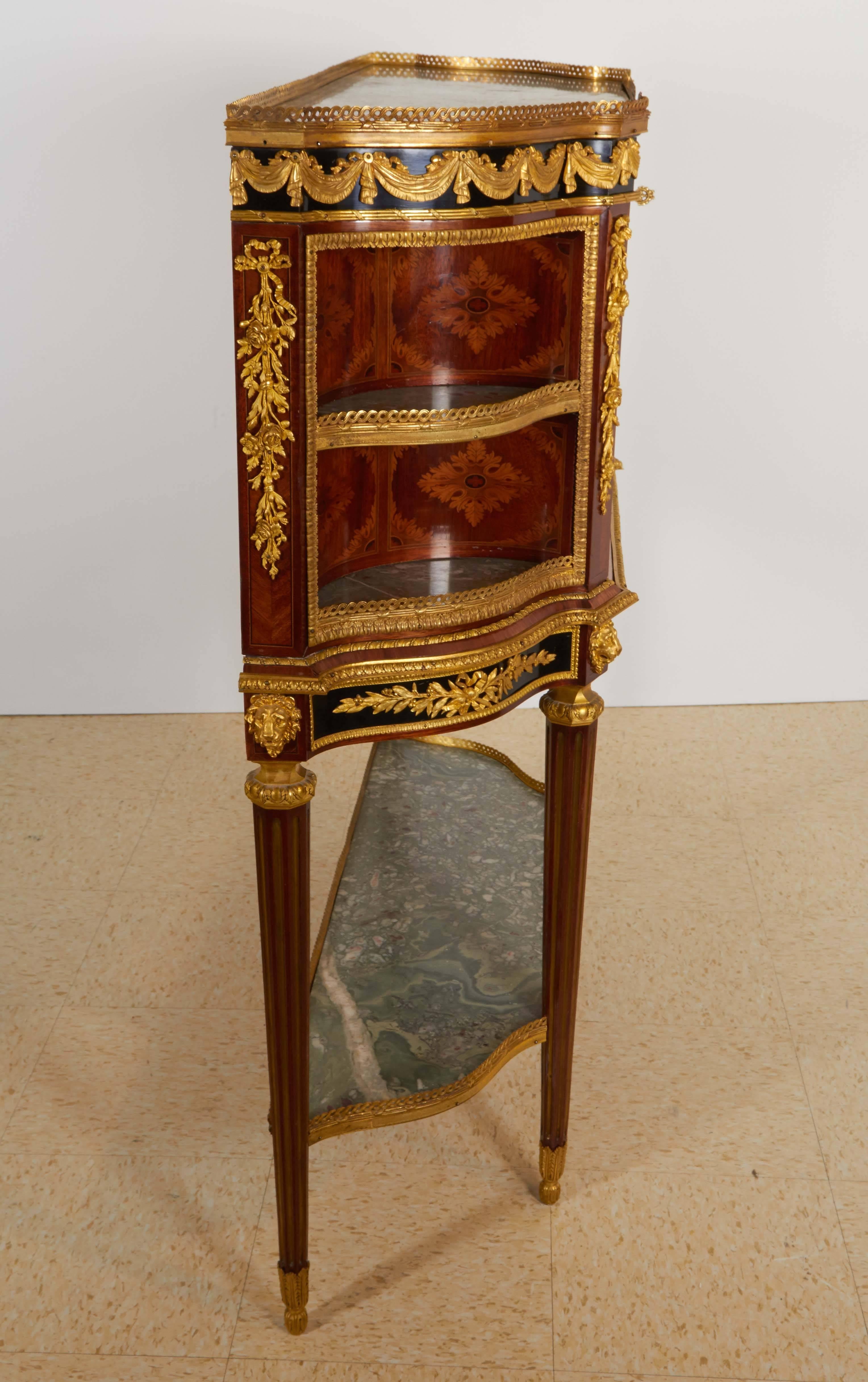 Exceptional French Ormolu-Mounted Mahogany Marquetry Secretaire a Abattant Desk In Good Condition In New York, NY
