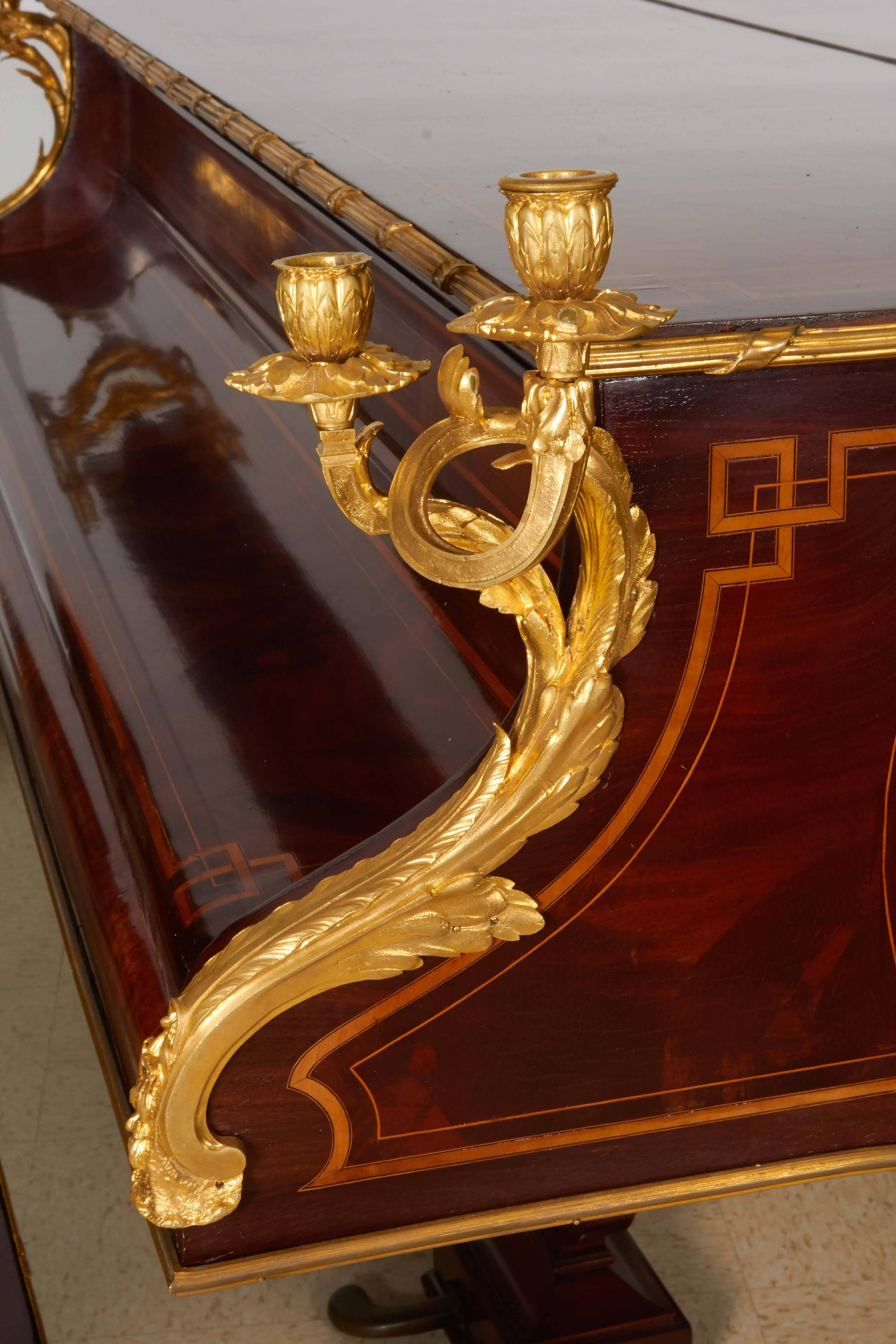 Magnifique piano français de Pleyel:: monté en bronze doré:: en marqueterie et en vernis martin. Les montures en bronze sont de Ferdinand Barbedienne (le dos de certaines montures est estampillé FB) dans le goût de Léon Message / François Linke.