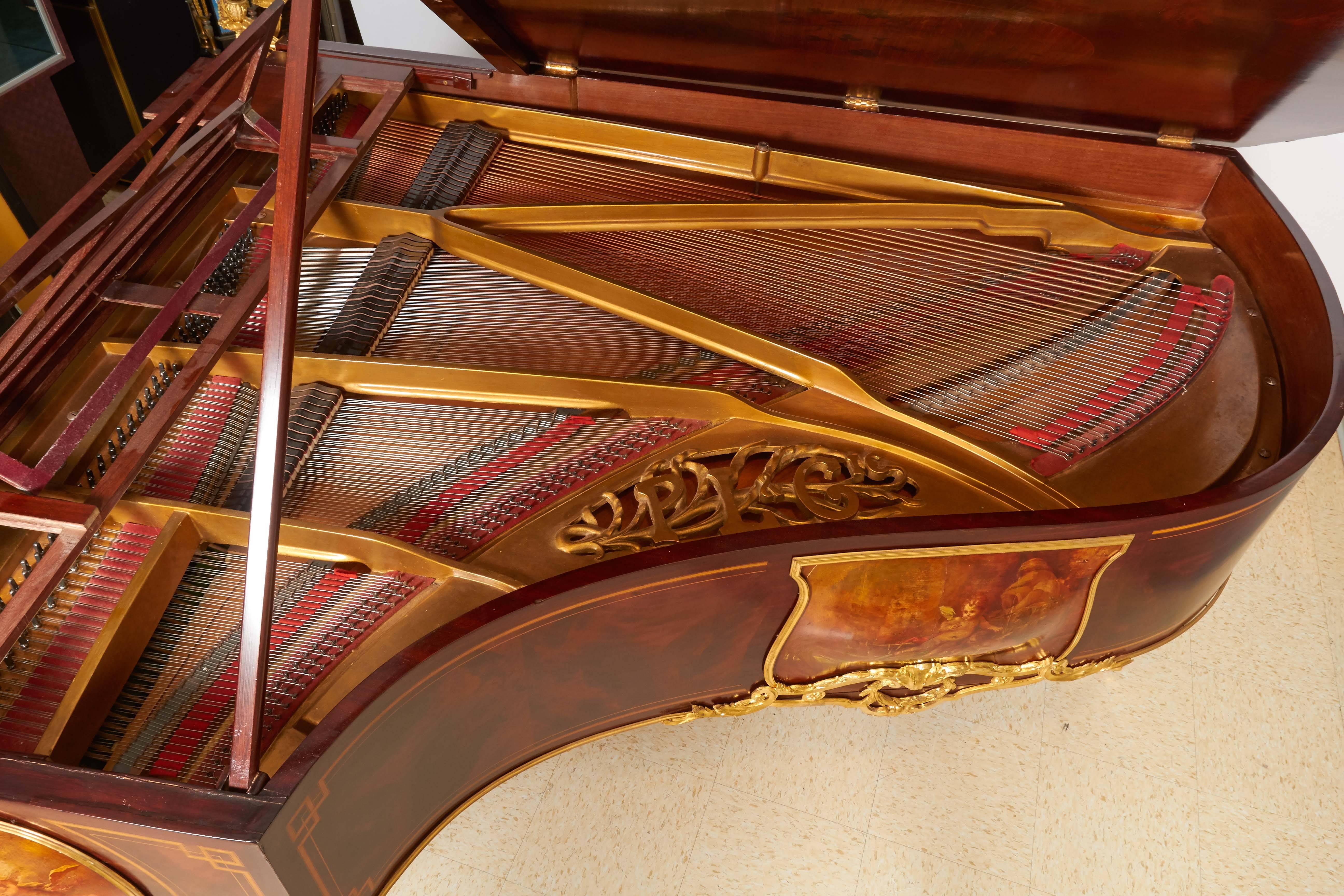 Piano français en bois de King et Vernis Martin:: monté en ormolu:: par Pleyel et Barbedienne Bon état à New York, NY