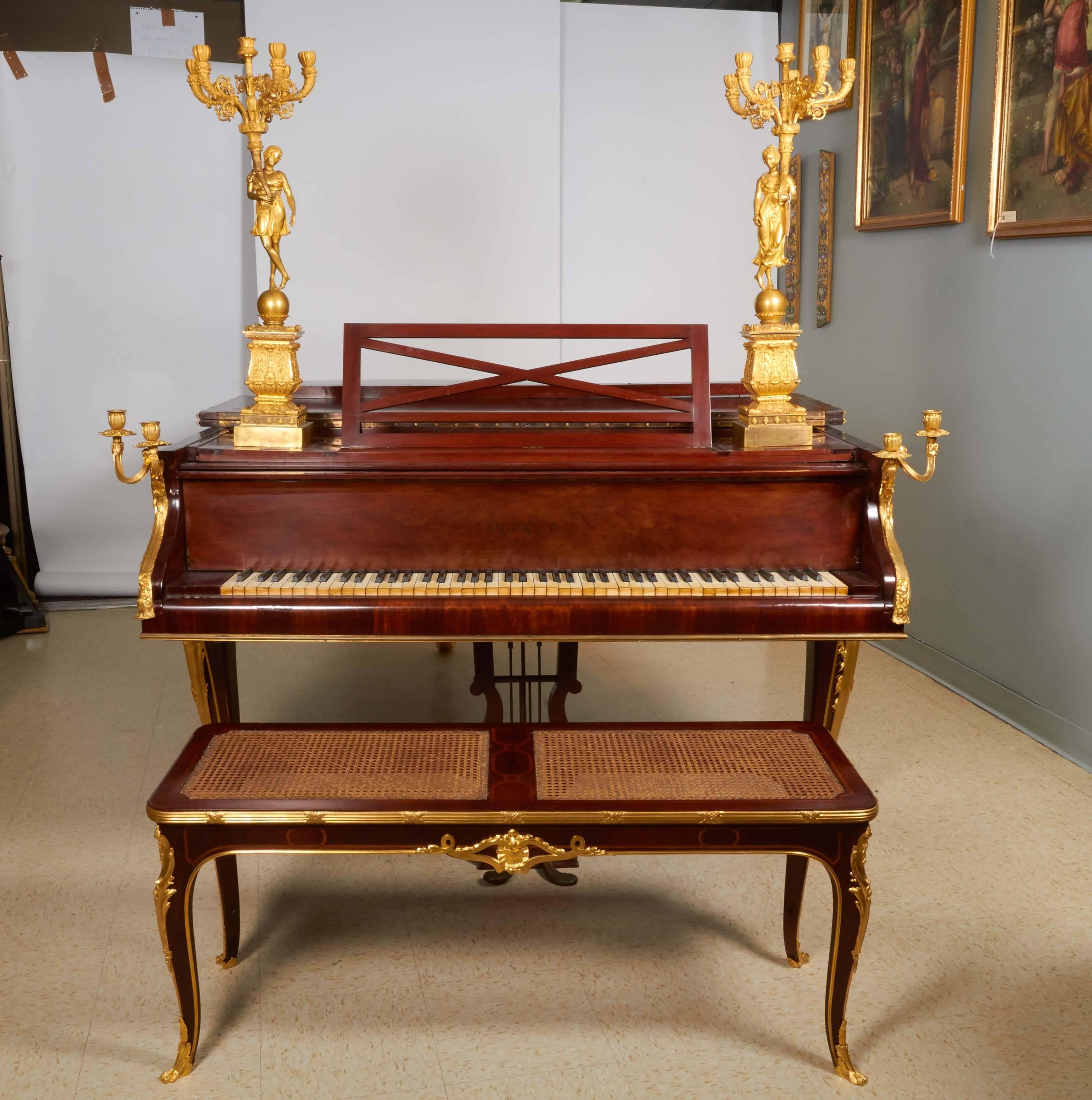 Bronze Piano français en bois de King et Vernis Martin:: monté en ormolu:: par Pleyel et Barbedienne