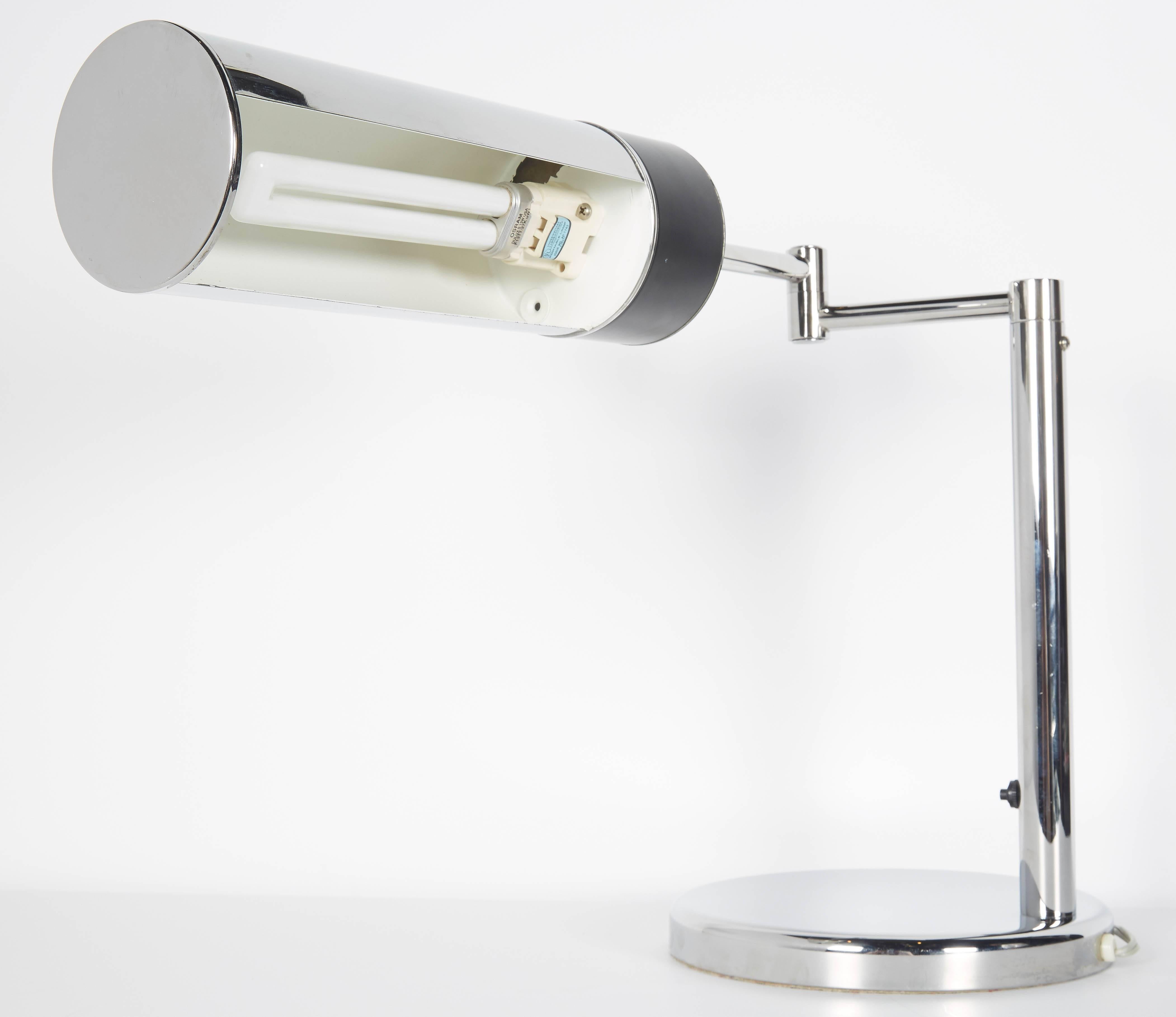 Vintage Nessen Studios Chrome Desk Lamp with Swing Arm, 1960's In Good Condition In Fort Lauderdale, FL