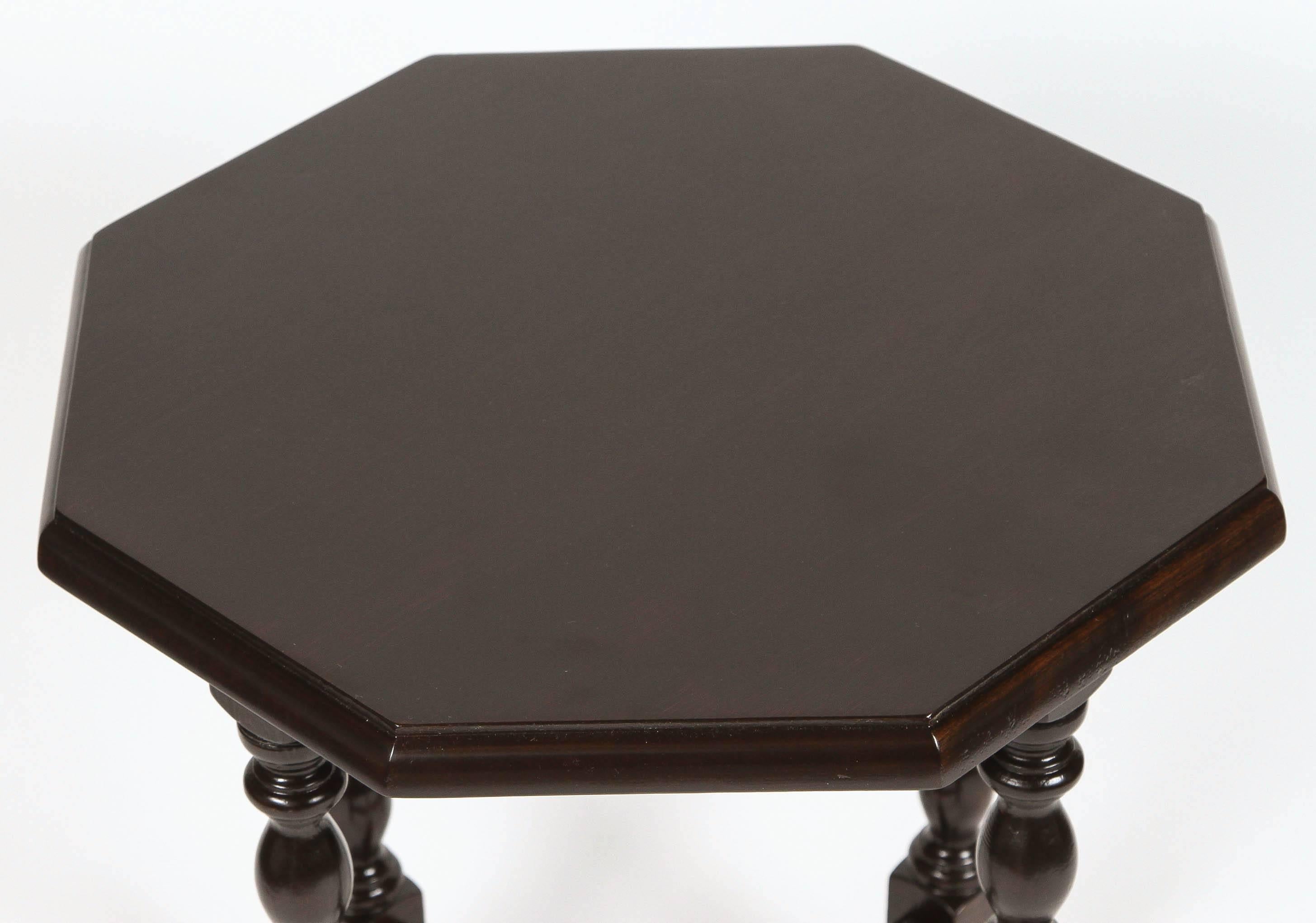Small Vintage Walnut Side Table with Octagon Top In Excellent Condition In Pasadena, CA