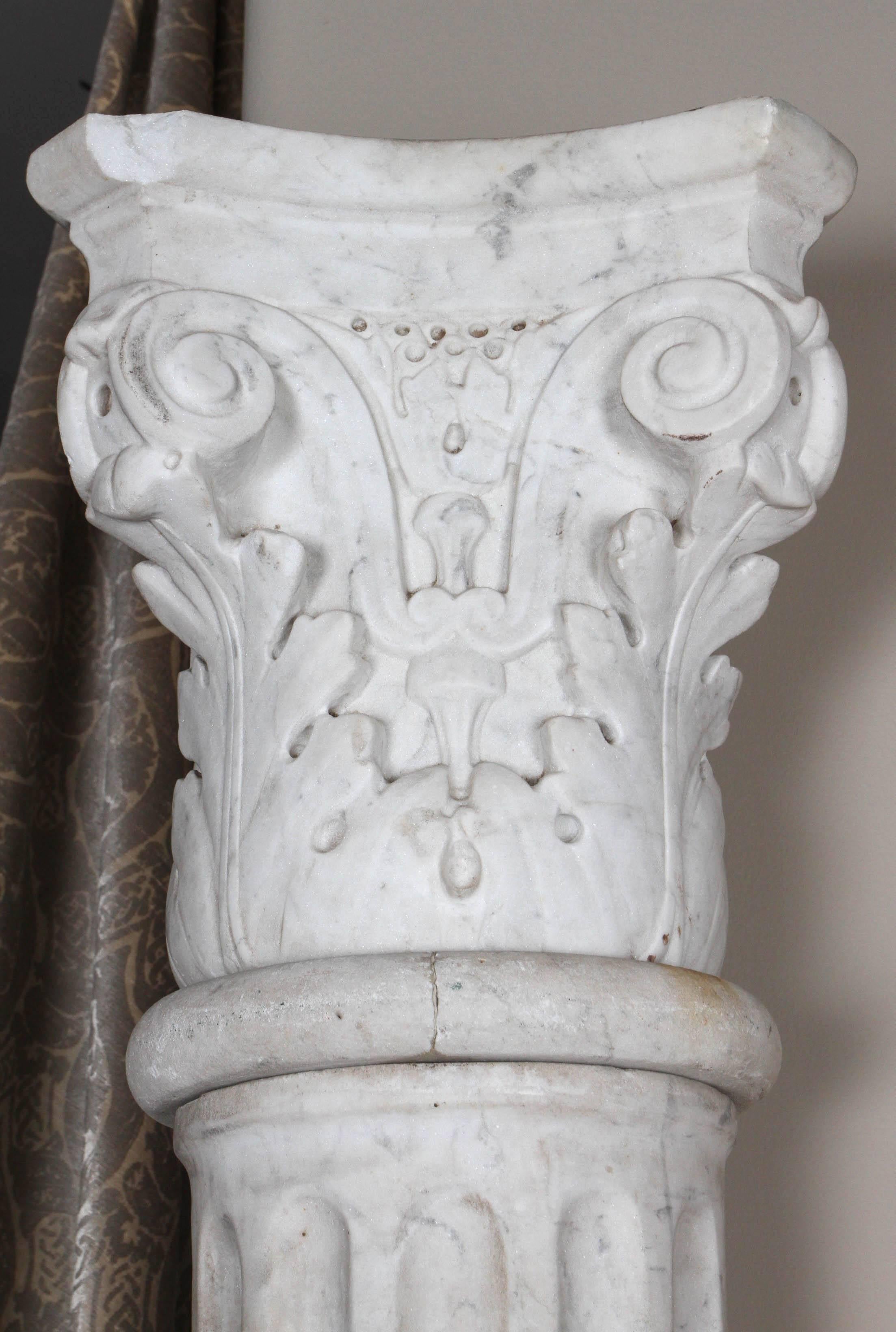 XIXe siècle Paire de colonnes en marbre sculpté du début du 19e siècle en vente