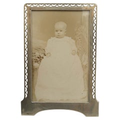 Marco de fotos inglés Arts & Crafts con placa de plata