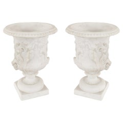 Coppia di urne di porcellana bianca in stile neoclassico italiano