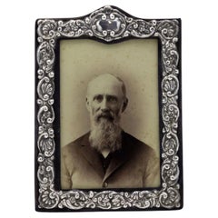 Cornice d'argento inglese vittoriana