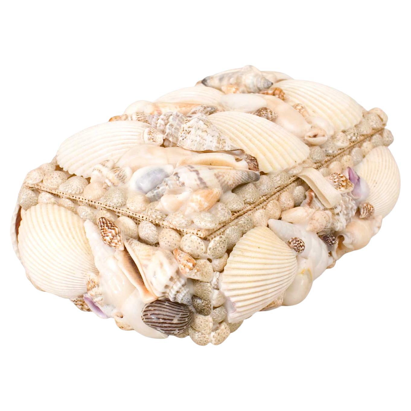 English Victorian style (1940s) small rectangular box inlaid with sea shells For Sale