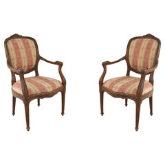 Paire de fauteuils tapissés à rayures beiges et roses de style Louis XVI