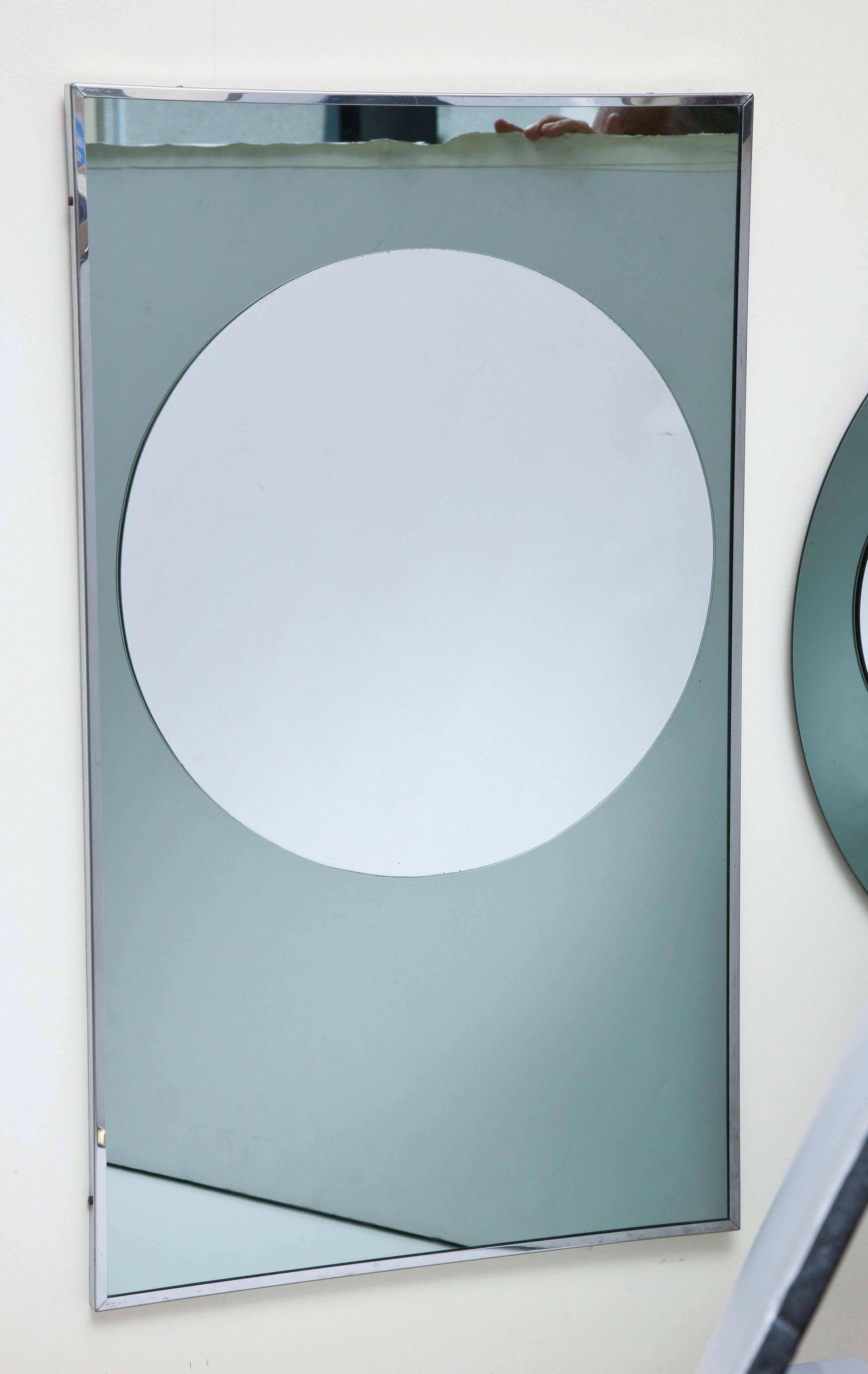 Modernes einzigartiges 3D rund und rechteckig. Ganzglas-Venezianische Wandspiegel.
Dimension runder Spiegel:
Durchmesser: 23,5 Zoll, Tiefe: 1 Zoll.