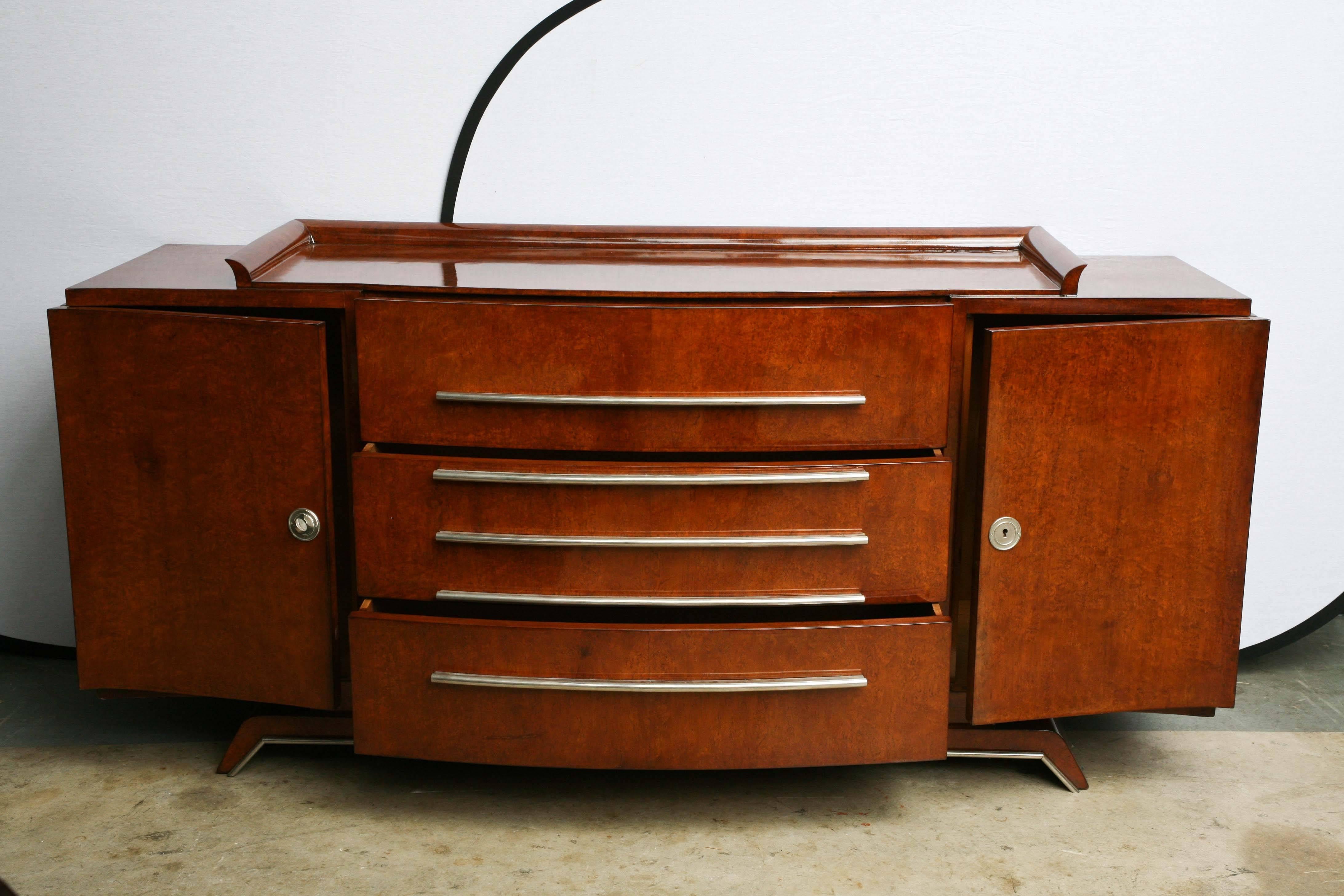 Mid-20th Century French Art Deco Sideboard in burr of amboyna