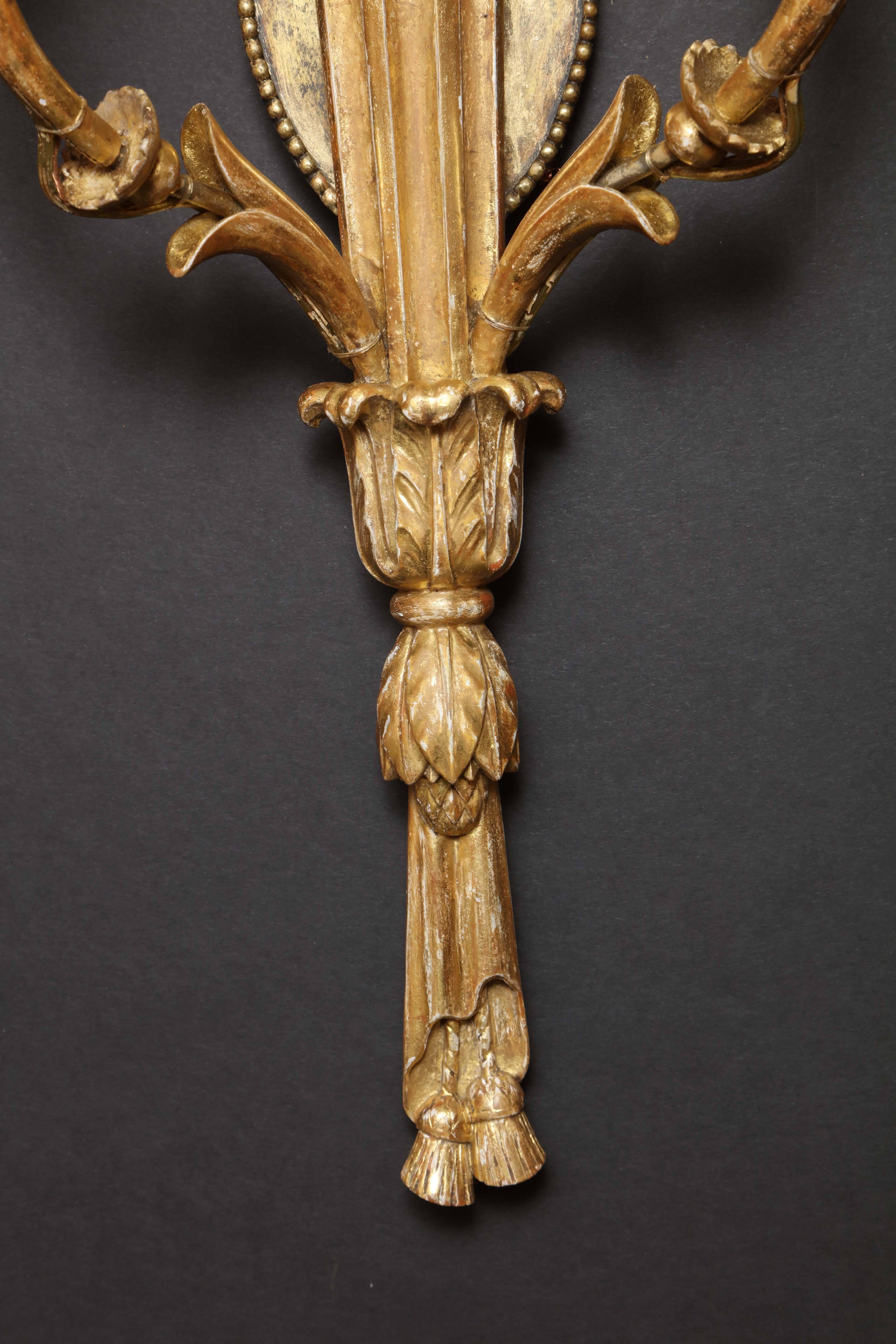 Sconcese in legno d'orato finemente intagliate in vendita 2