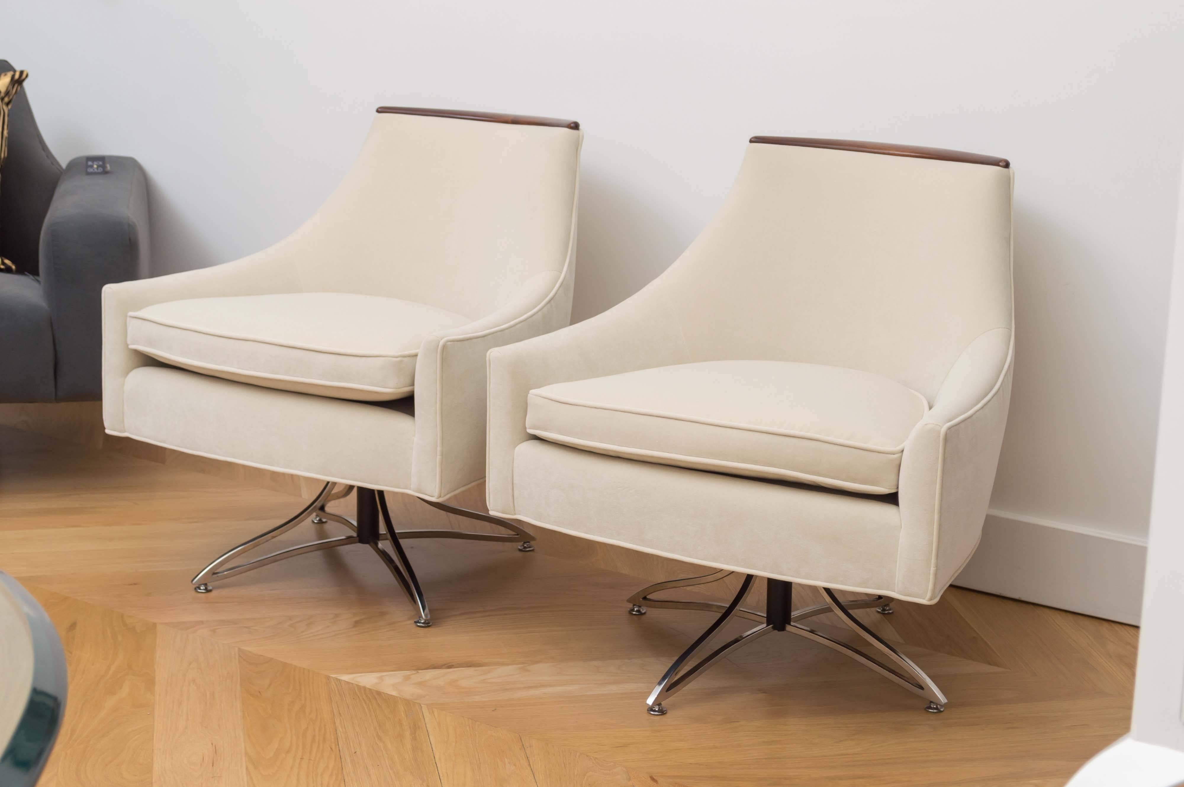 American Pair of Swivel Kroehler Armchairs