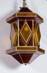Grande lanterne marocaine en verre améthyste et or