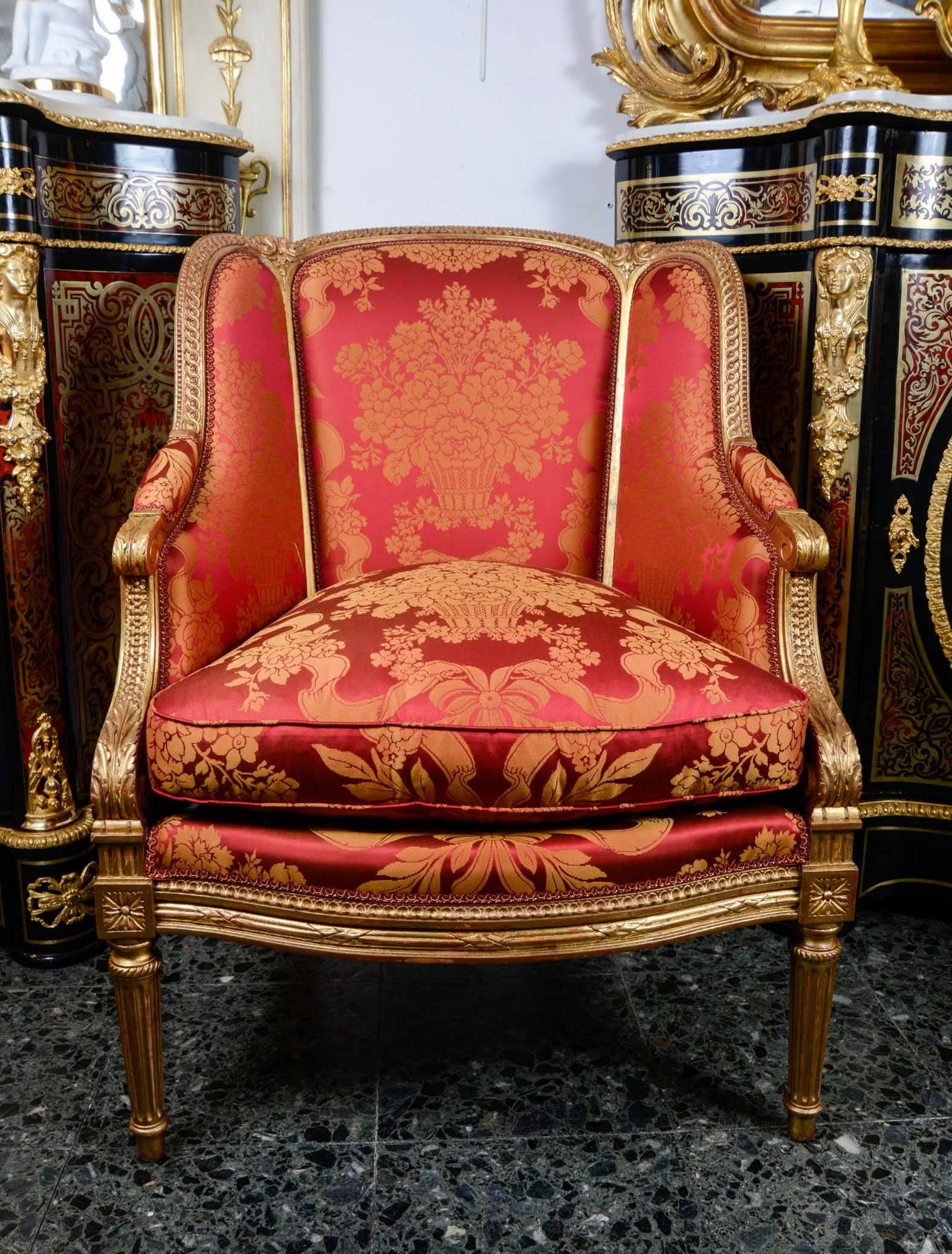 Set of 4 Louis XVI style gilded wood armchairs.
Covered with Lelièvre fabric.
Removable pillow.