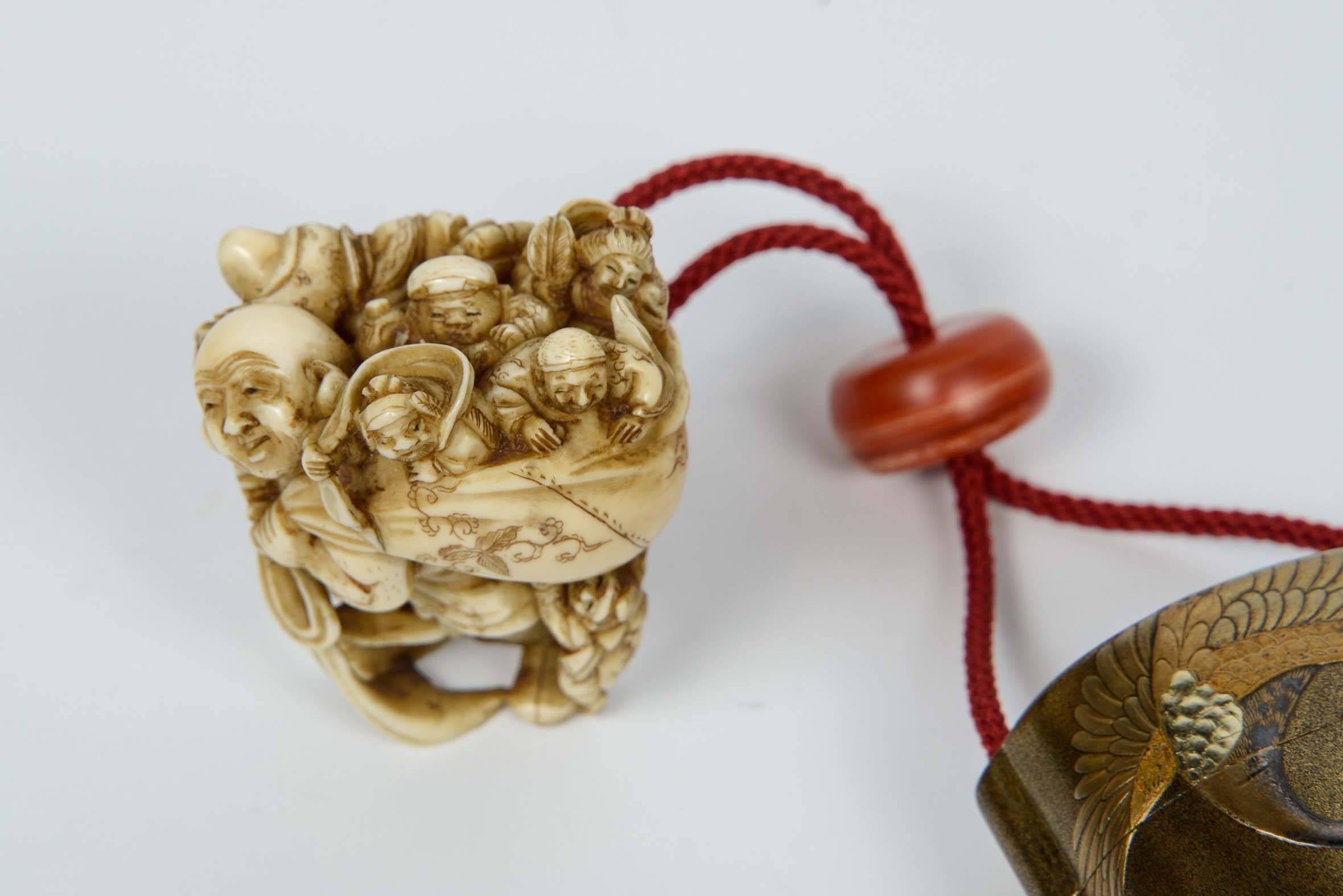 Japanese Gold Lacquered Inro and Netsuke 'Pill Box' 4