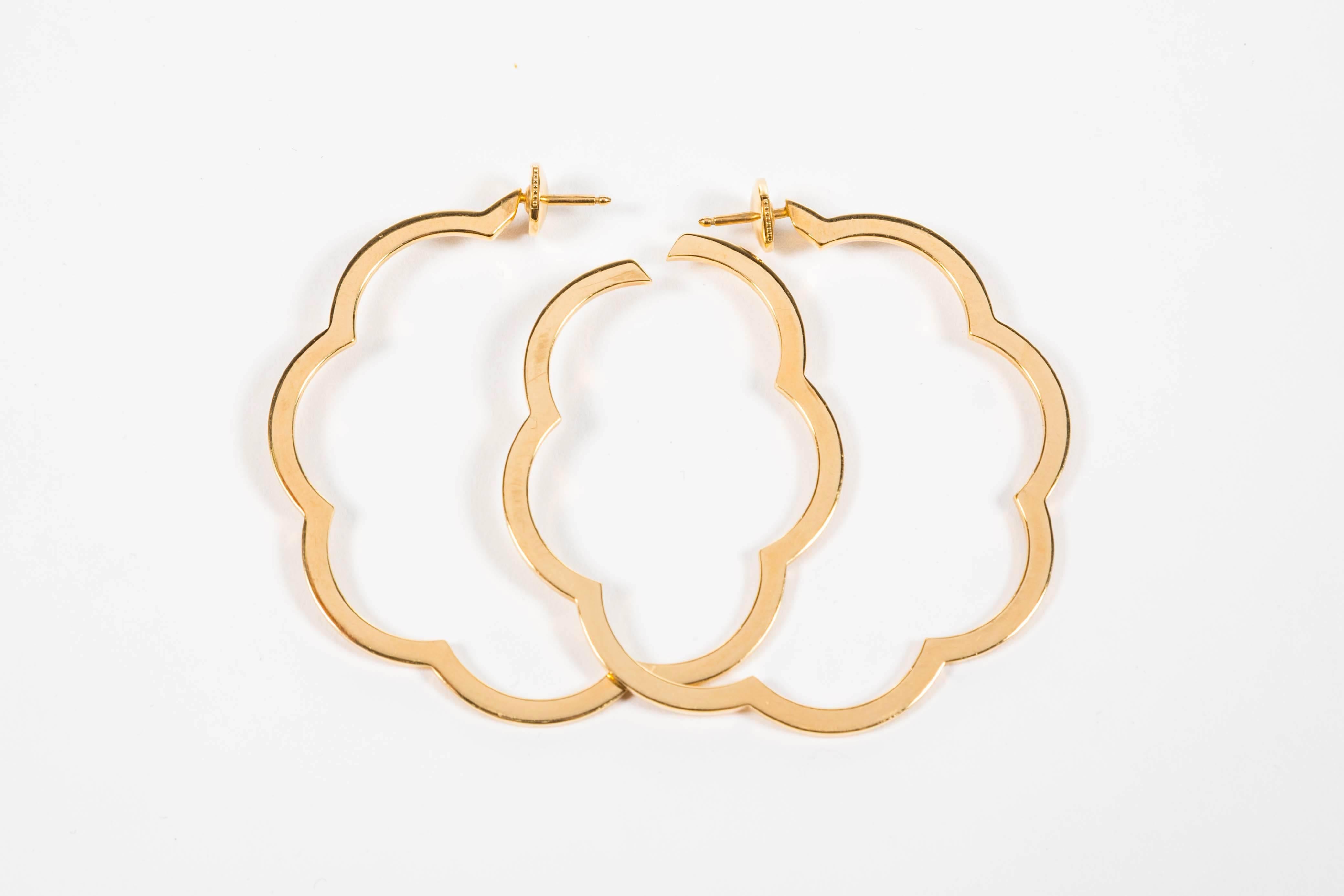 Polished Chanel 18-Karat Gold Camellia Hoop Earrings