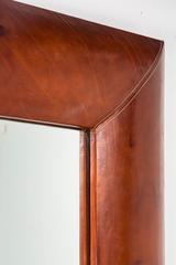 Großer französischer Spiegel mit gesticktem Leder