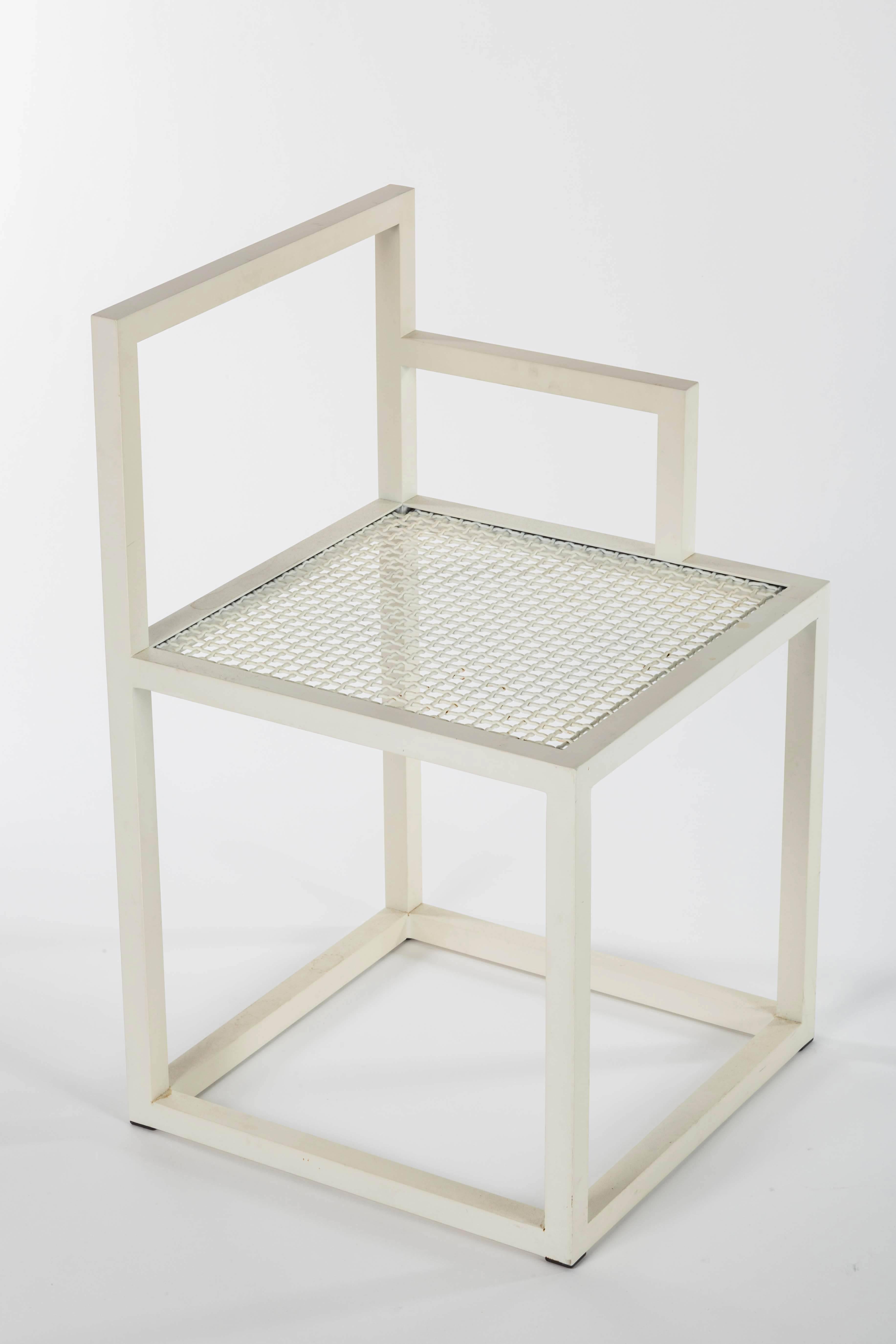 Paar weiße moderne Sol-Stühle aus pulverbeschichtetem Stahl von Jonathan Nesci (Pulverbeschichtet) im Angebot