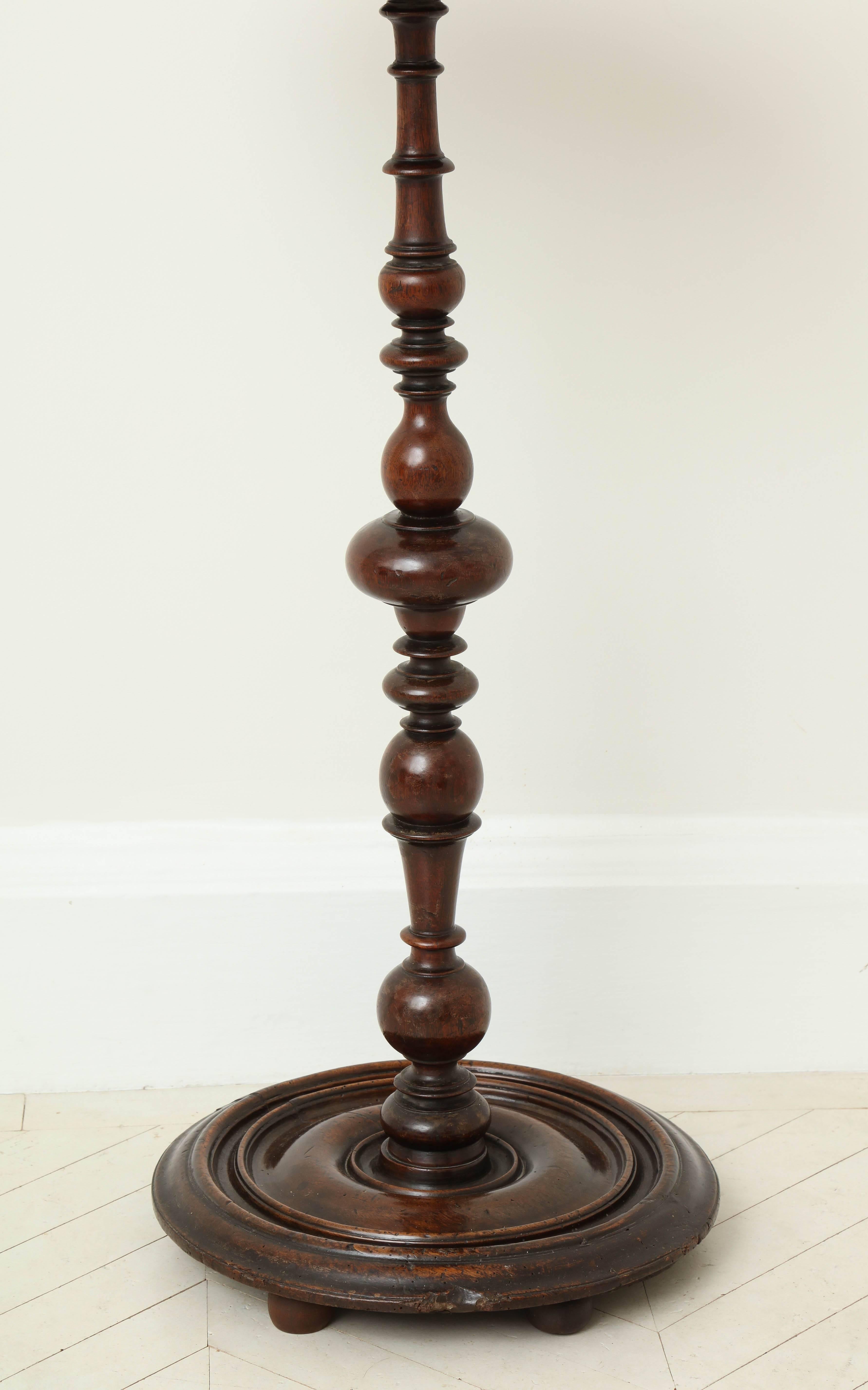 An early 18th century Italian Baroque turned walnut pedestal table with dished top and conforming round base with lovely patina.