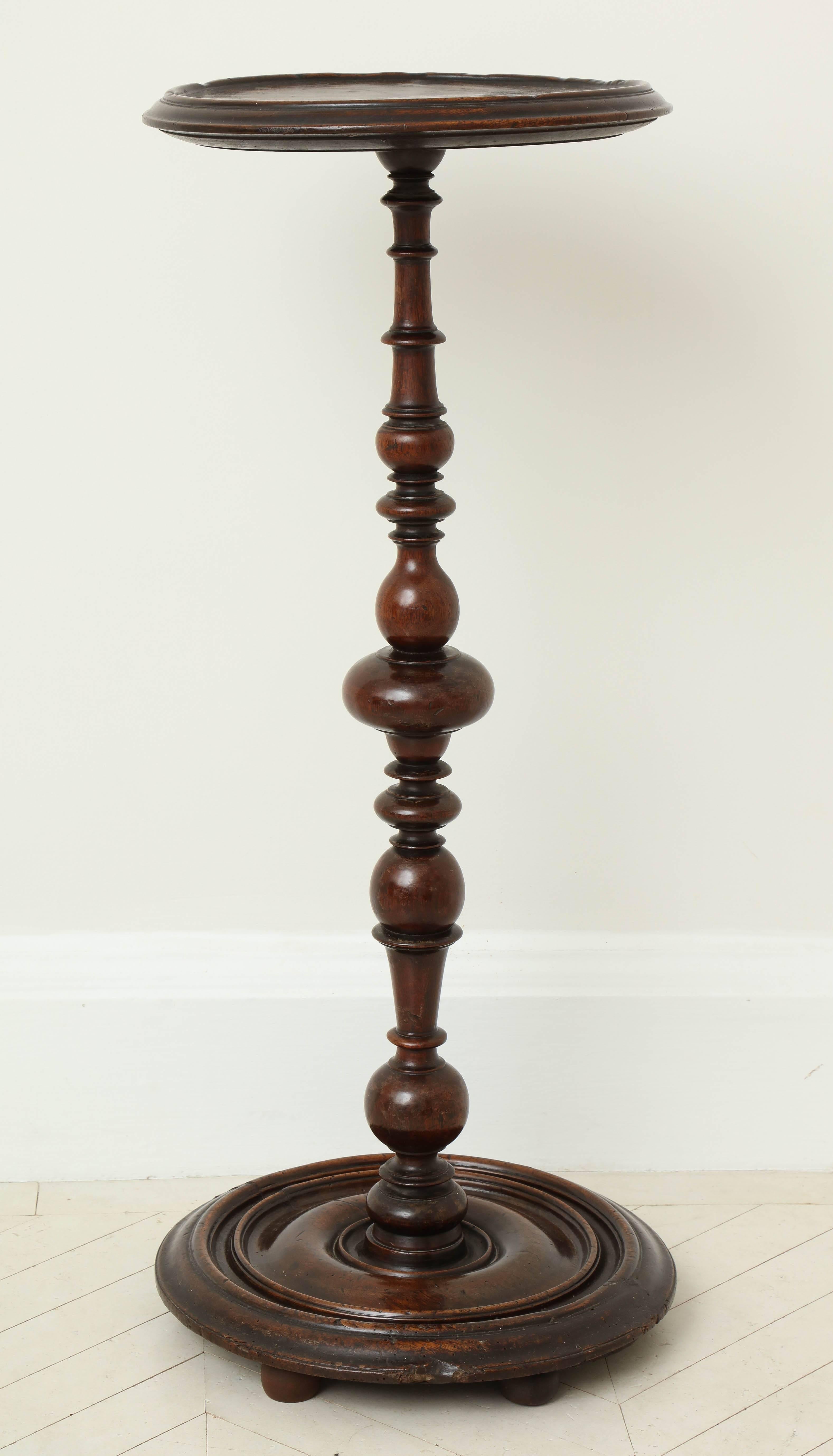 Baroque Early 18th Century Italian Turned Walnut Pedestal Table