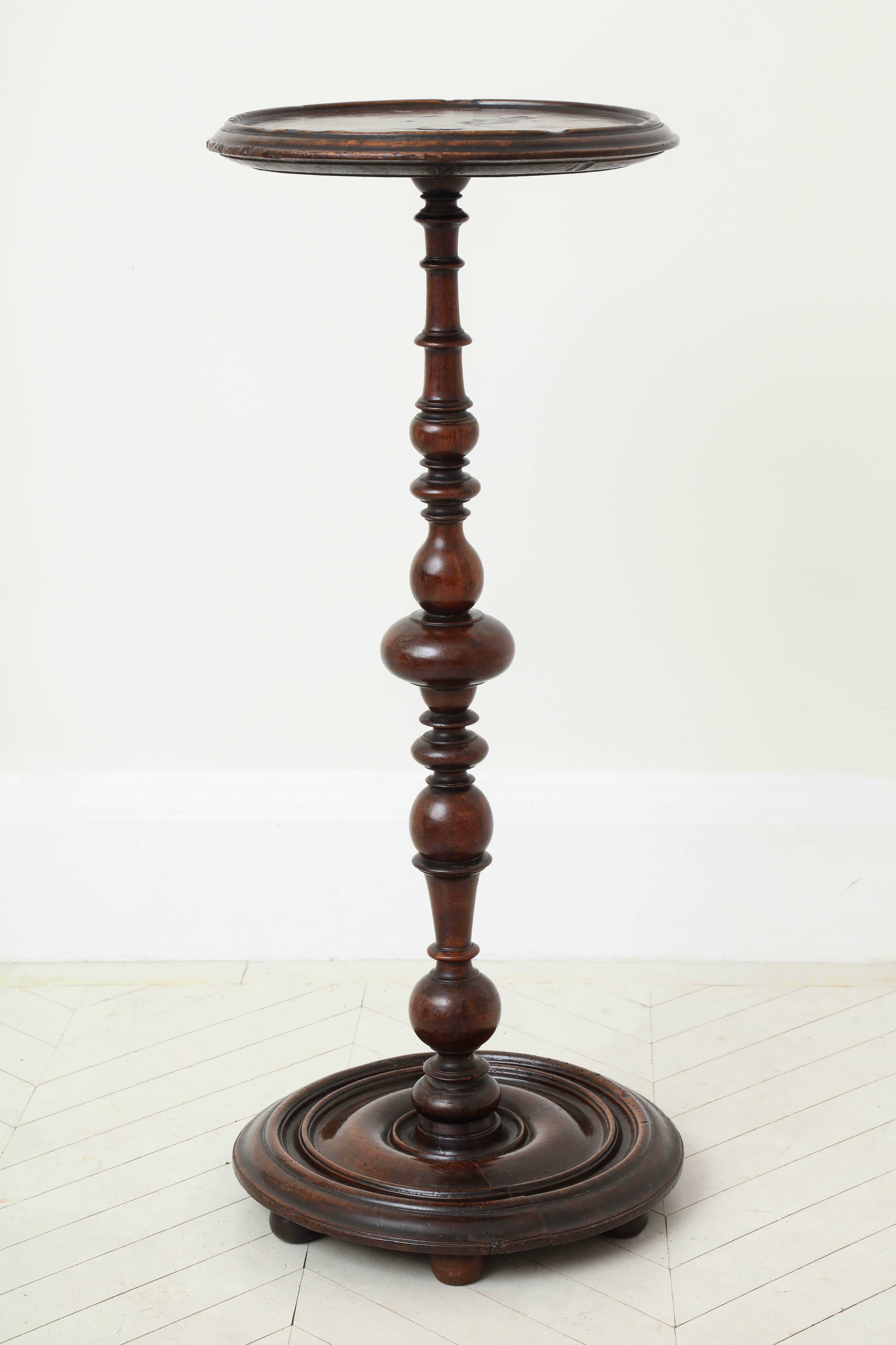 Early 18th Century Italian Turned Walnut Pedestal Table 5