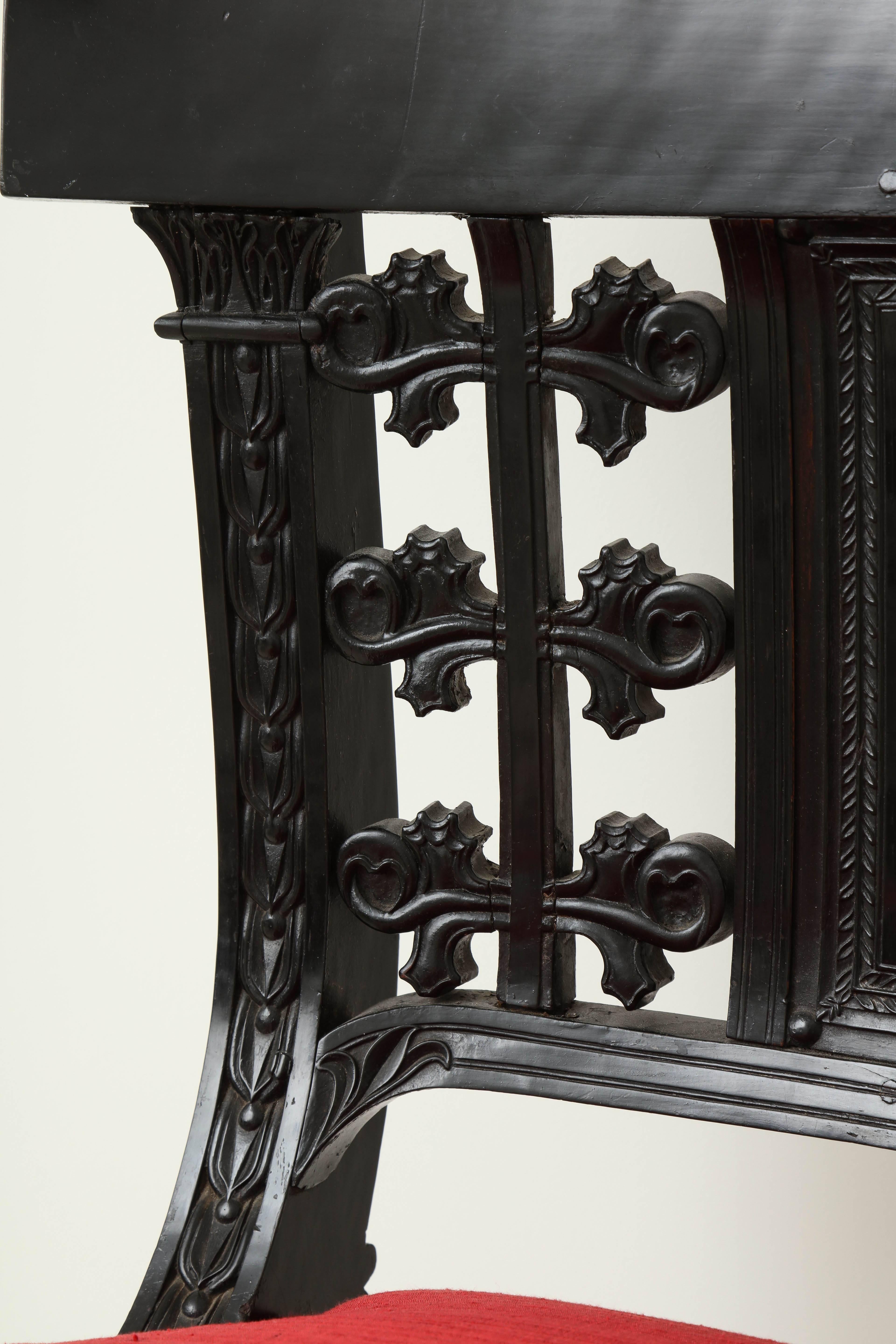 Anglo-Indian Carved Ebony Side Chair, Sri Lanka Galle District In Excellent Condition For Sale In New York, NY