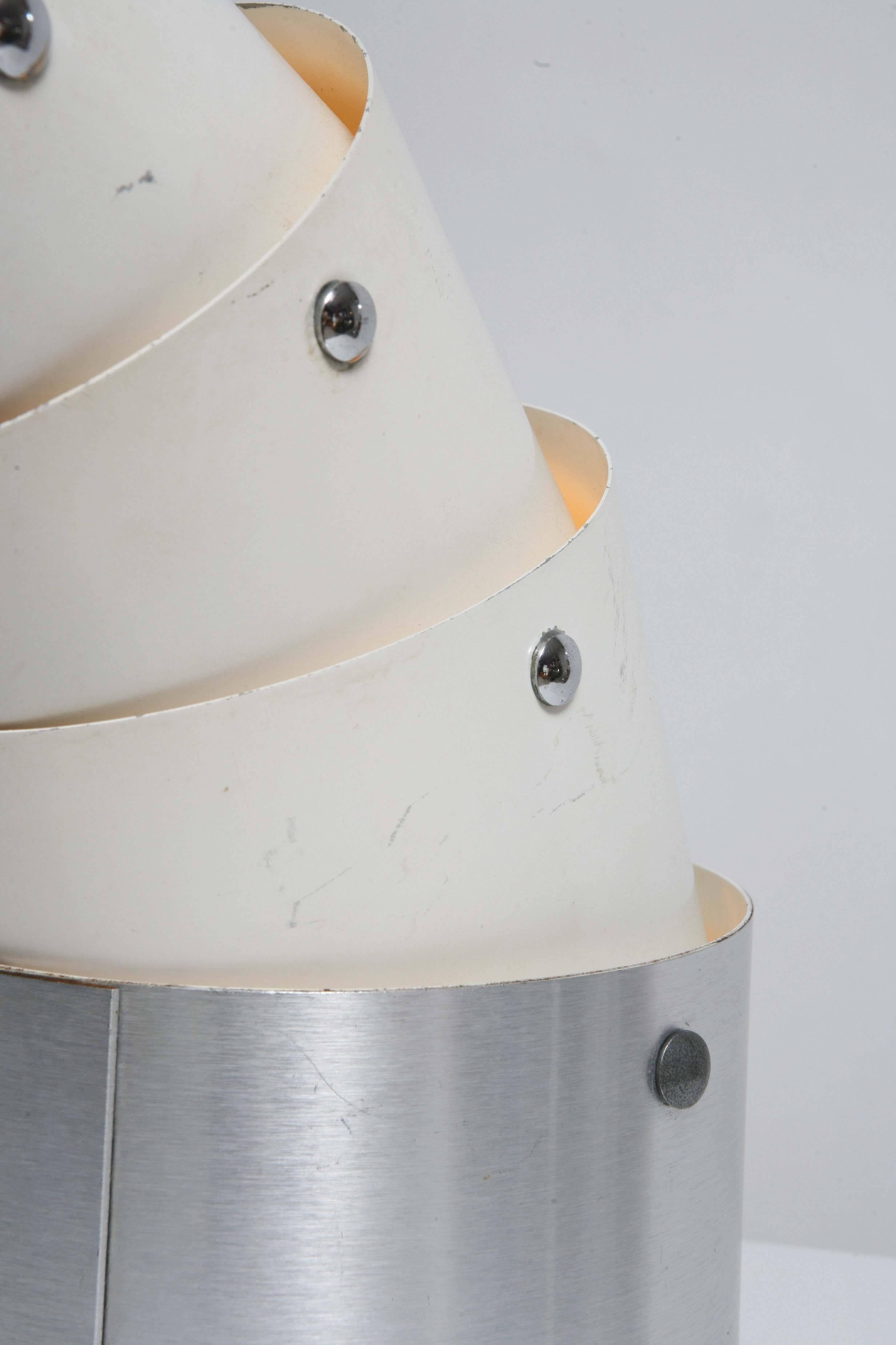 Mid-Century Modern Italian Arredoluce Style Articulated Steel Table Lamp For Sale 3
