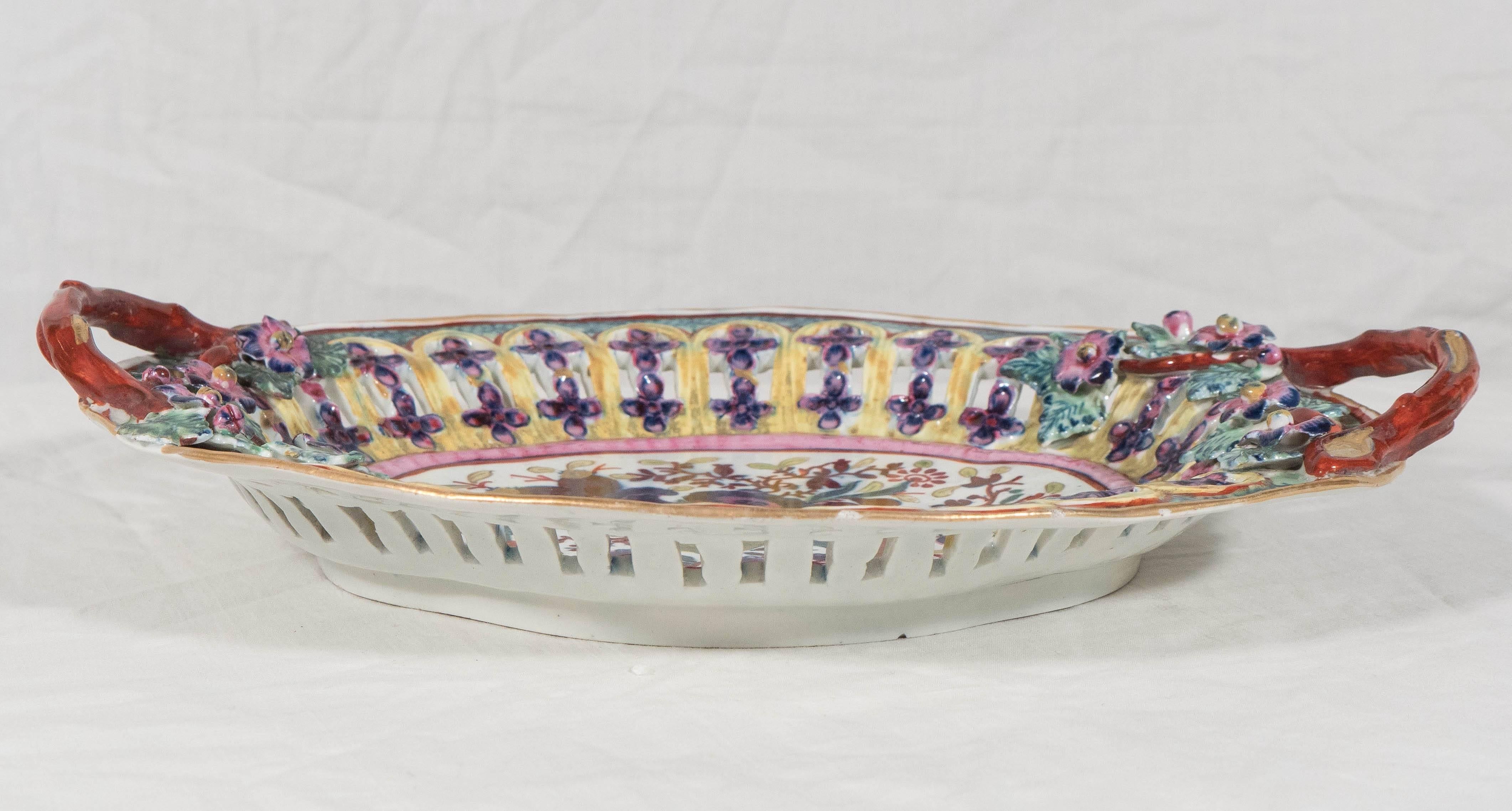 18th Century Dr. Wall Worcester Porcelain Polychrome Dish In Excellent Condition In Katonah, NY