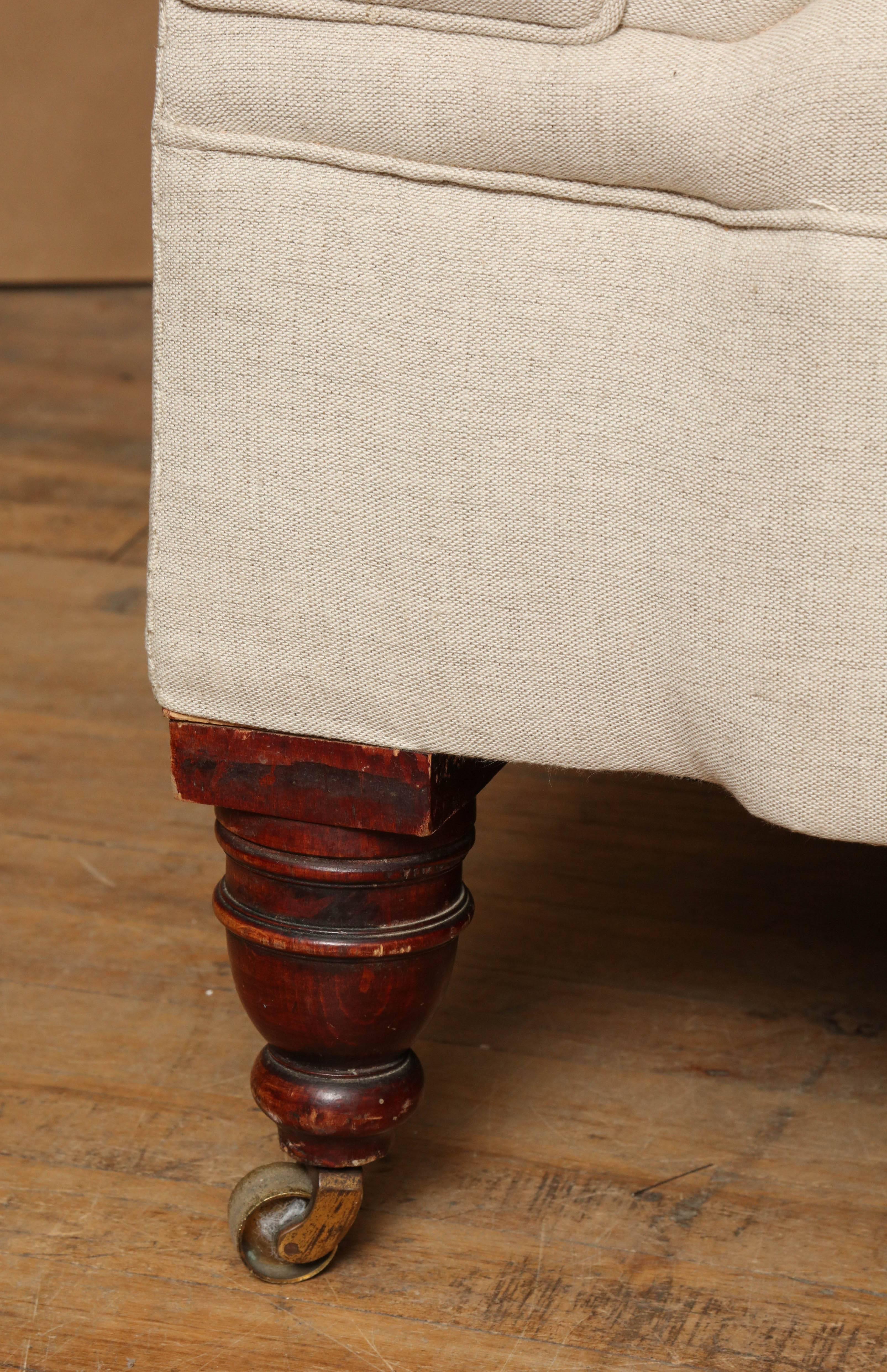 English 1920s Chesterfield Sofa with Collapsible Arm
