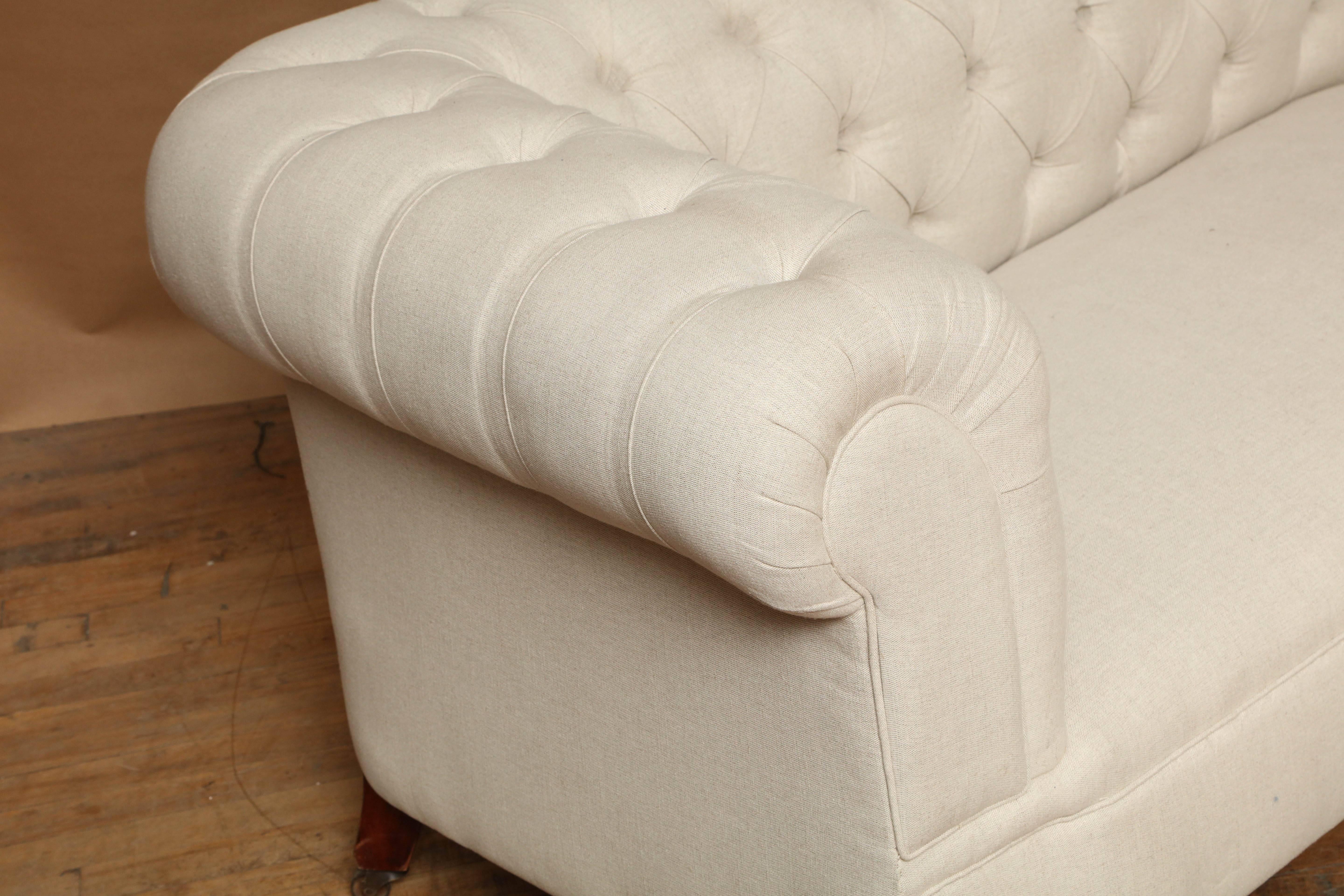 Early 20th Century 1920s Chesterfield Sofa with Collapsible Arm