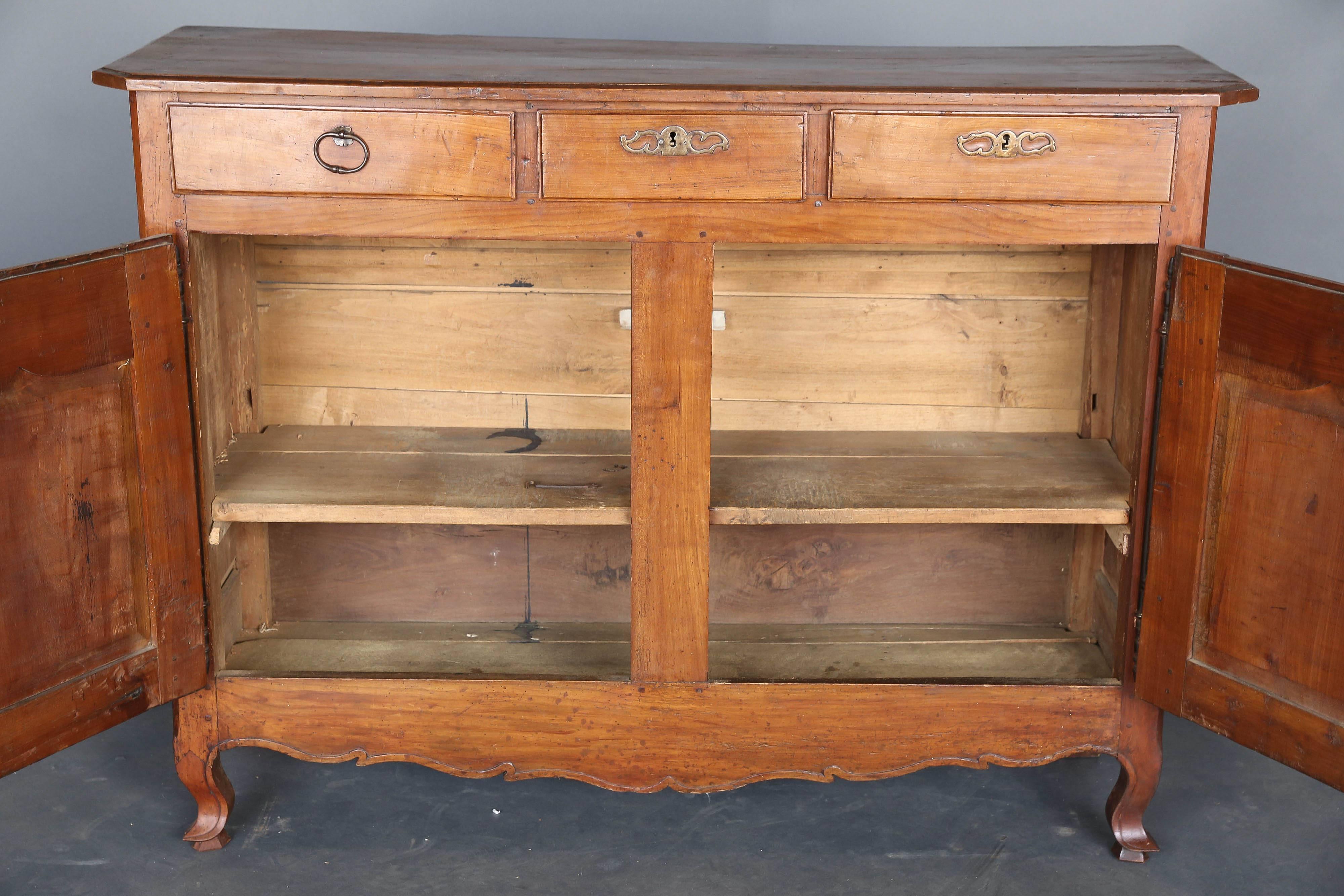 Antique 19th Century Fruitwood Louis XV Buffet In Excellent Condition In Houston, TX