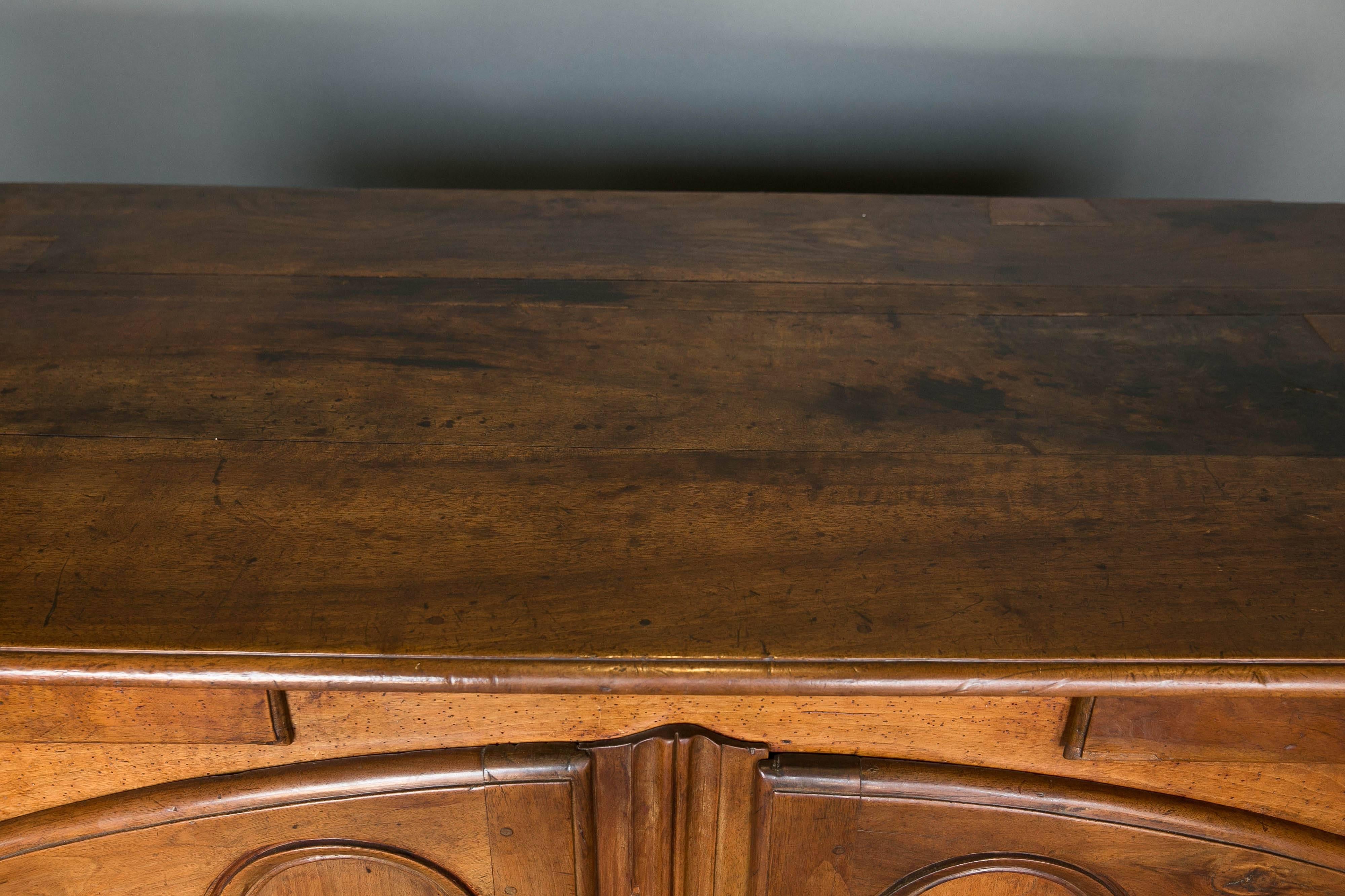 18th Century Walnut Buffet In Excellent Condition For Sale In Houston, TX