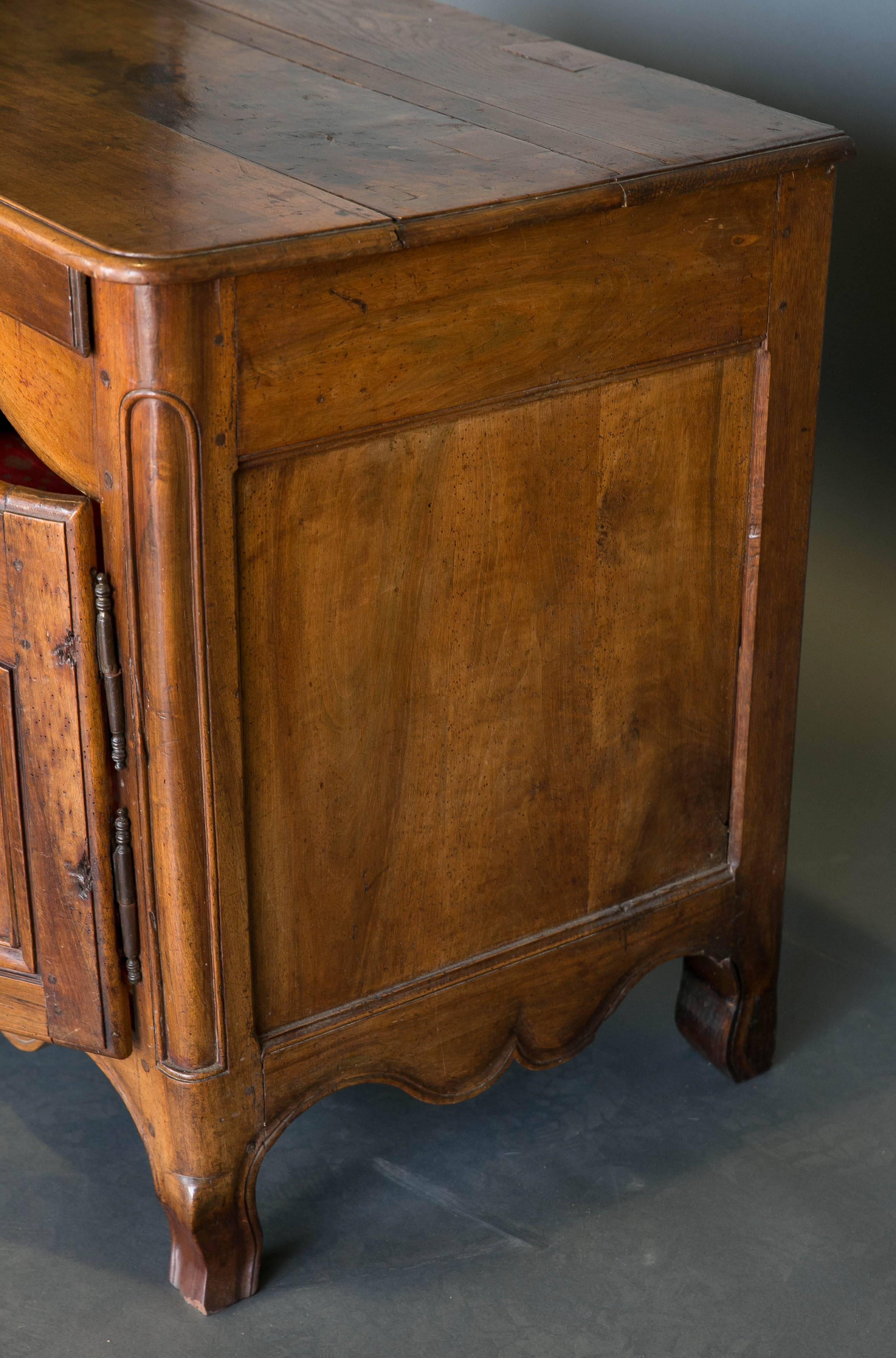 18th Century Walnut Buffet For Sale 2