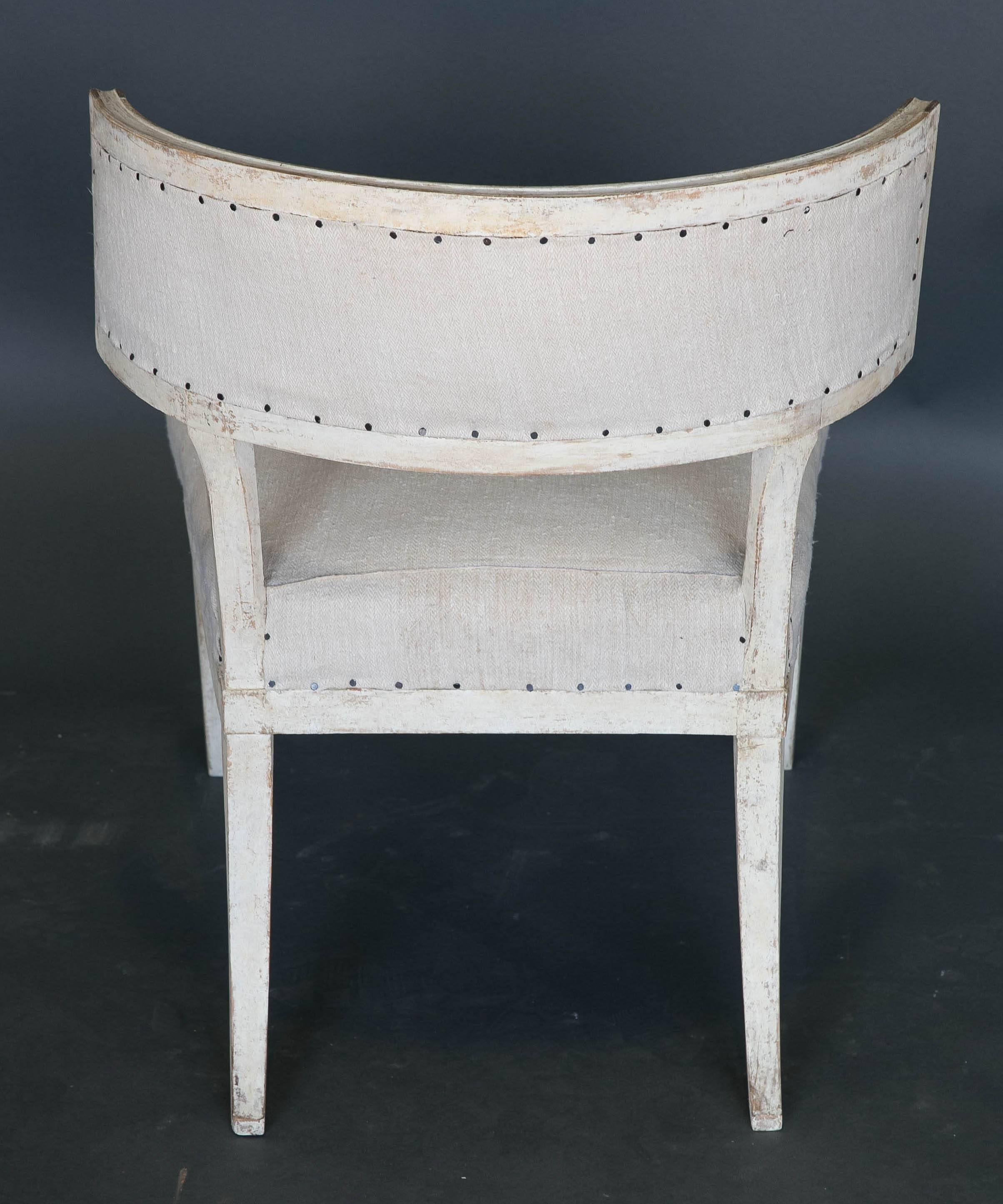 Antique 18th Century Large Gustavian Klismos Chair In Excellent Condition For Sale In Houston, TX