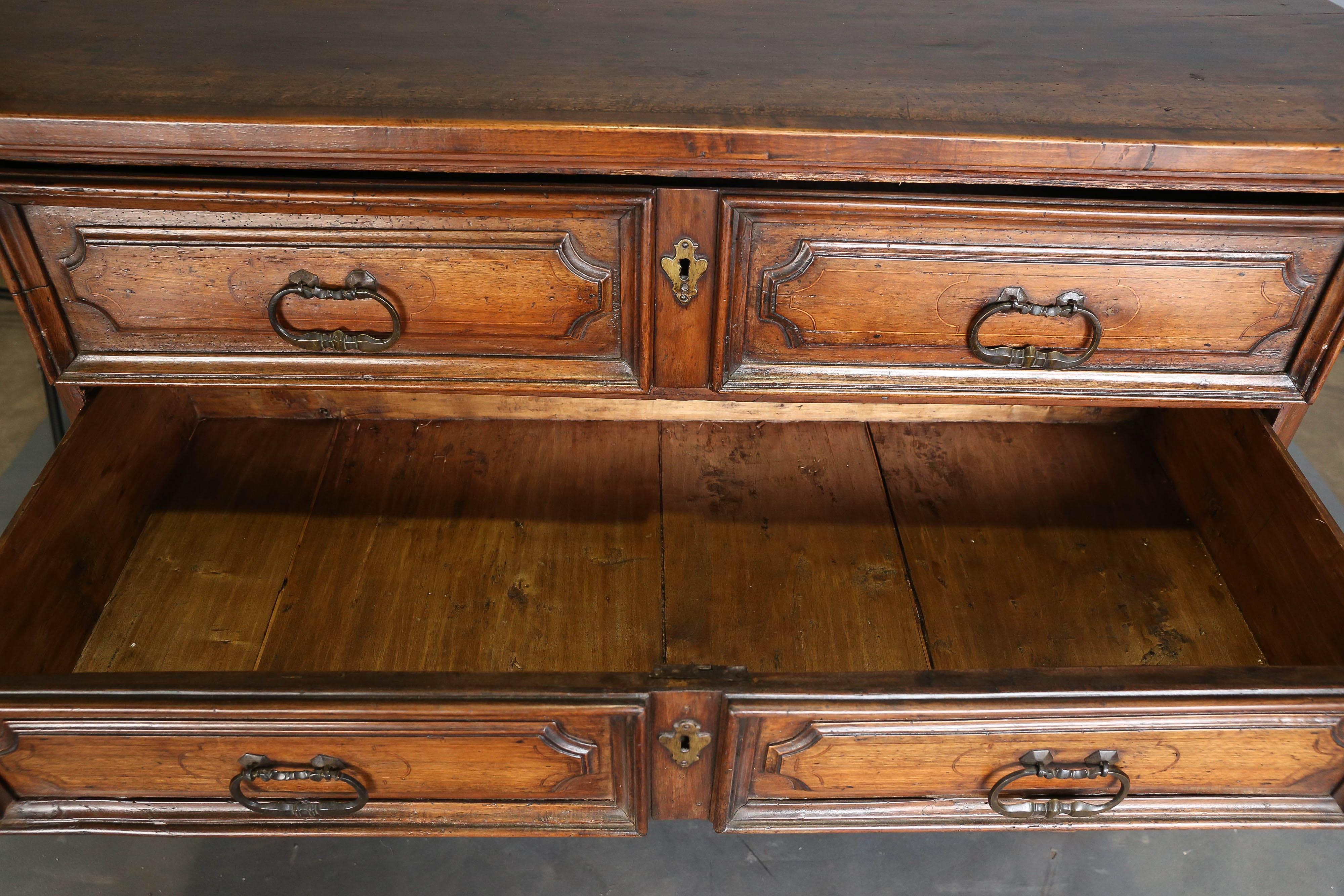 Antique 18th Century Italian Walnut Chest of Drawers In Excellent Condition For Sale In Houston, TX