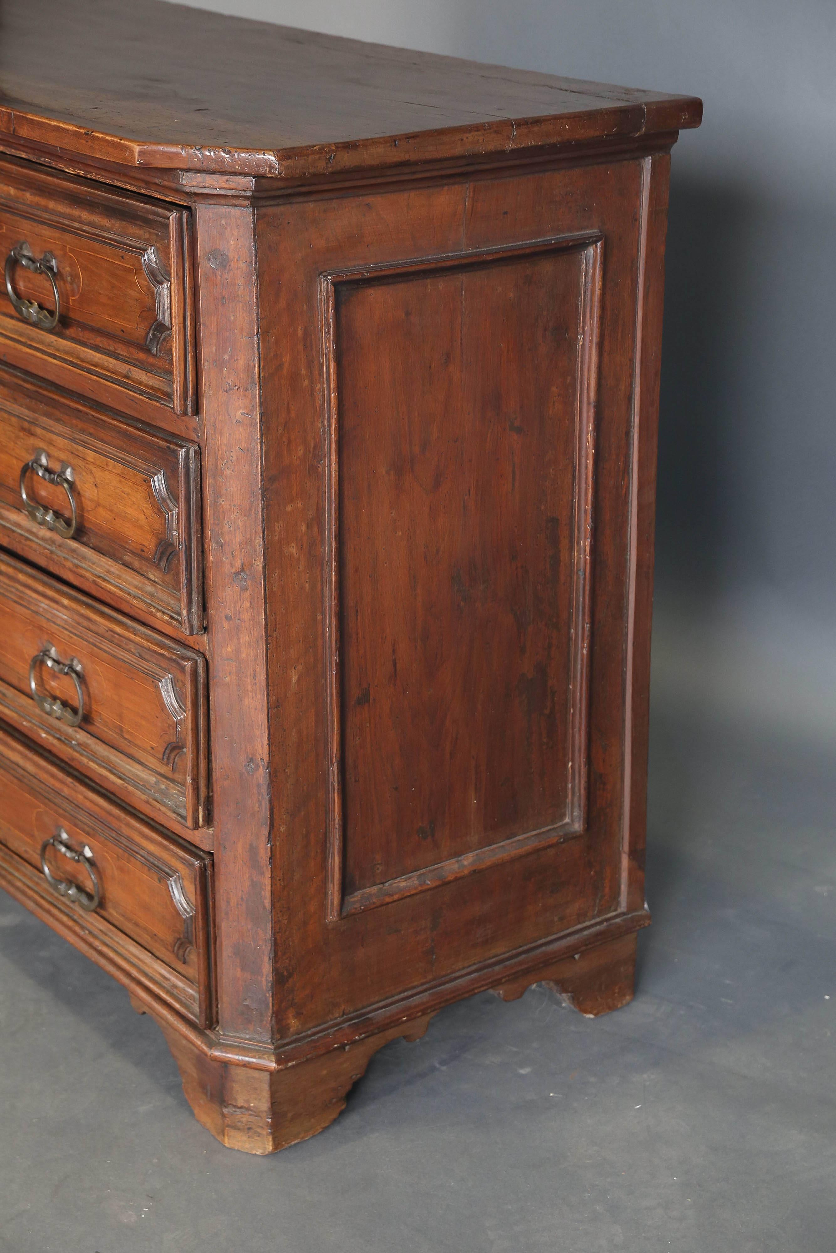 Antique 18th Century Italian Walnut Chest of Drawers For Sale 1