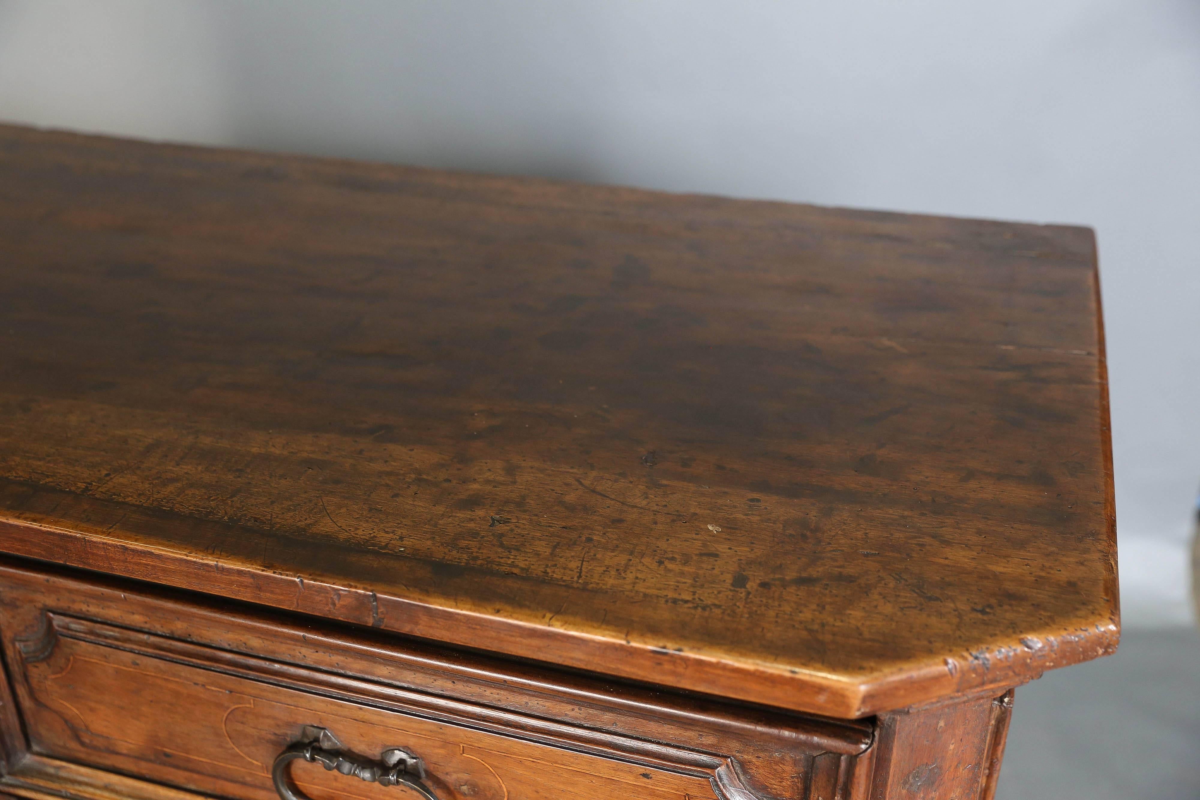 Antique 18th Century Italian Walnut Chest of Drawers For Sale 3