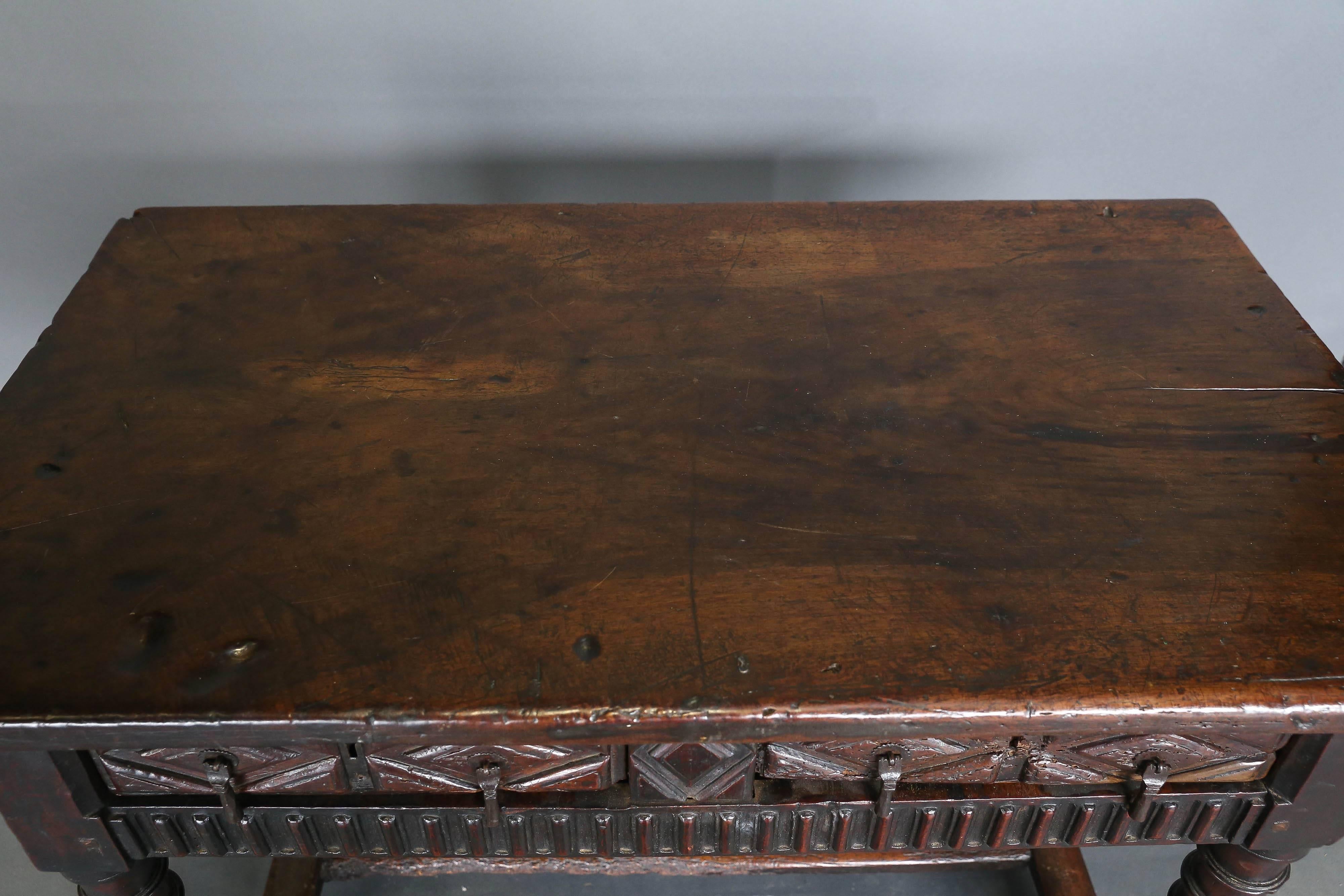 XVIIIe siècle et antérieur Table console espagnole ancienne du XVIIIe siècle en vente