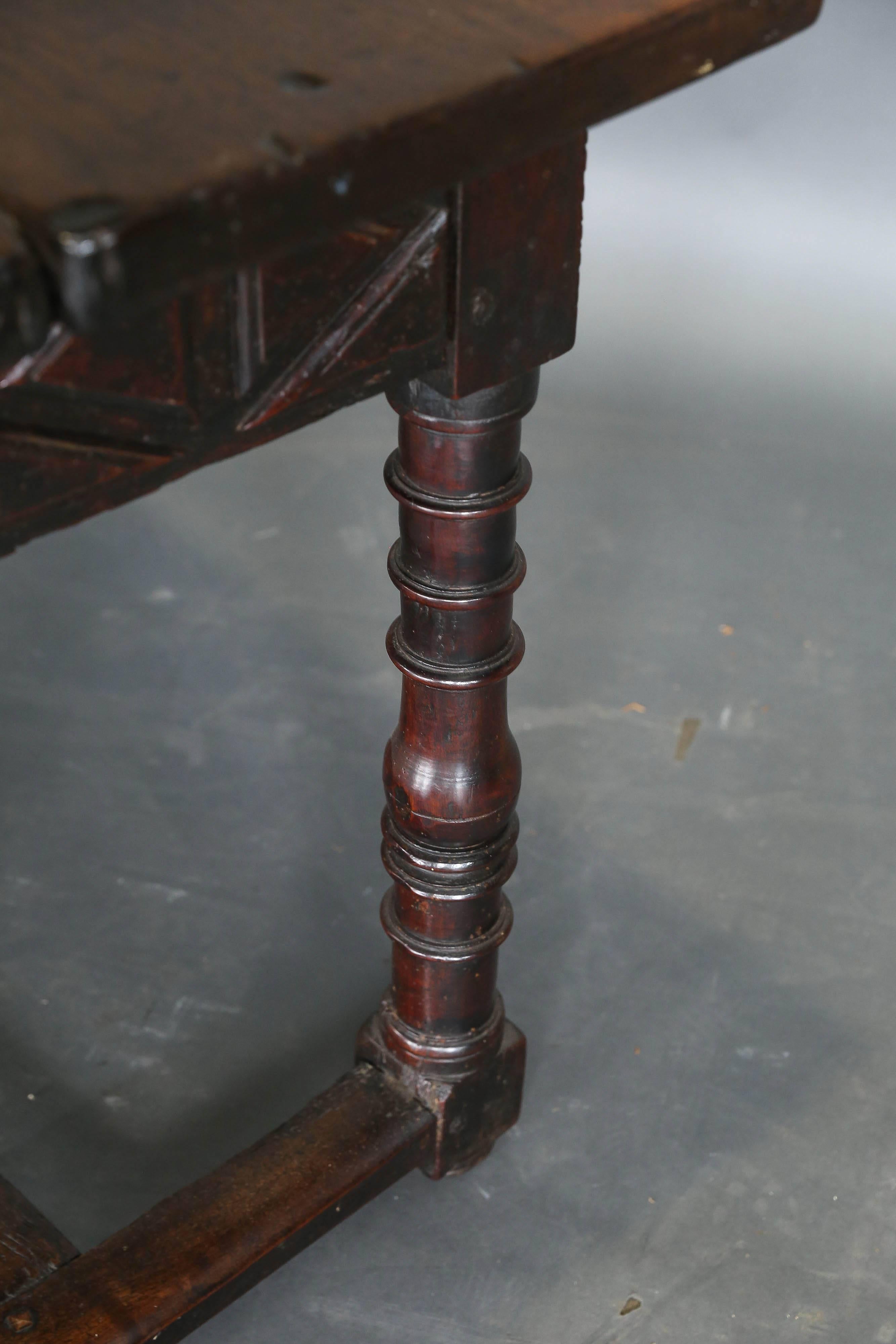 Table console espagnole ancienne du XVIIIe siècle en vente 1