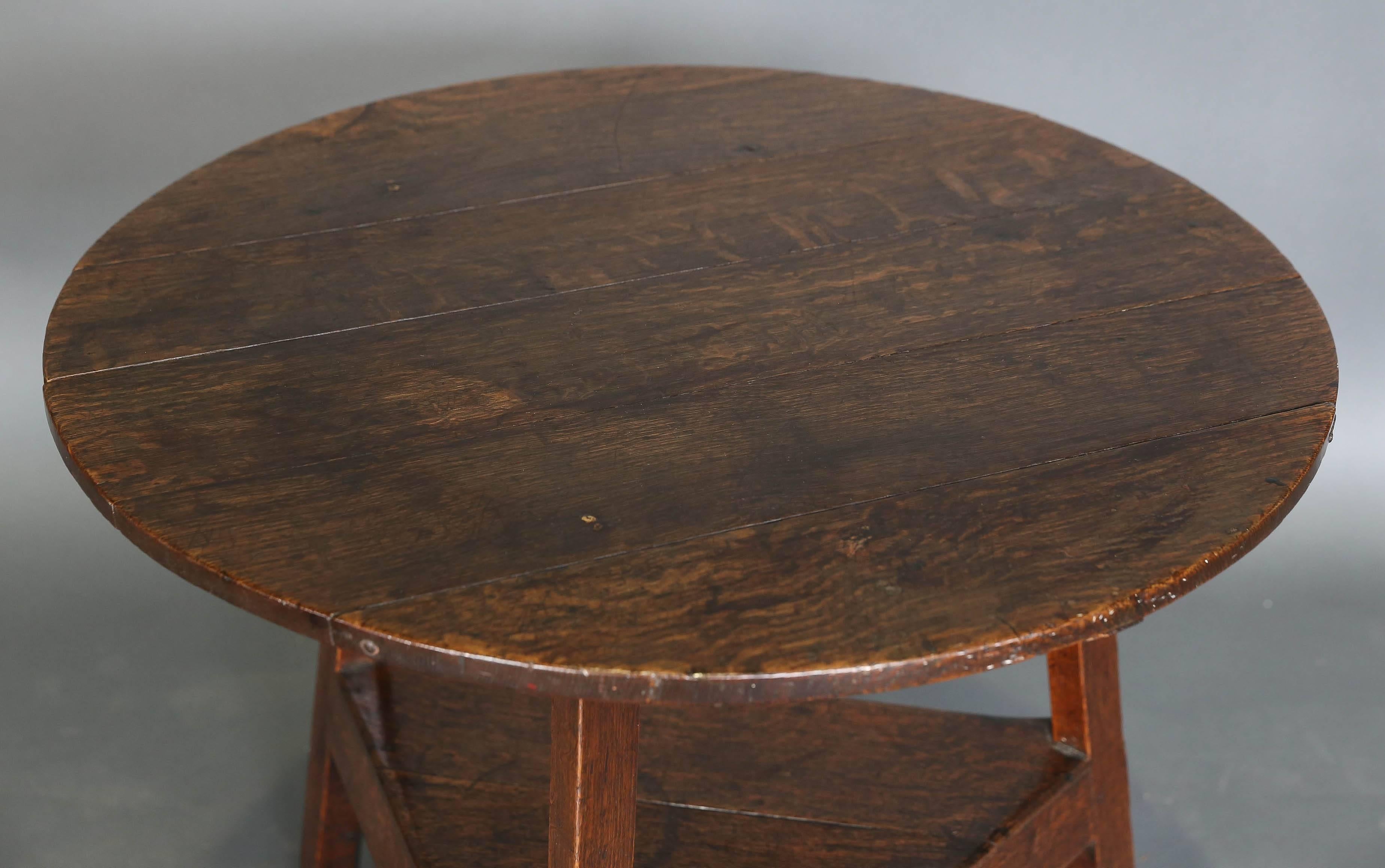 18th century Elm cricket table with shelf with beautiful grain pattern on wood.